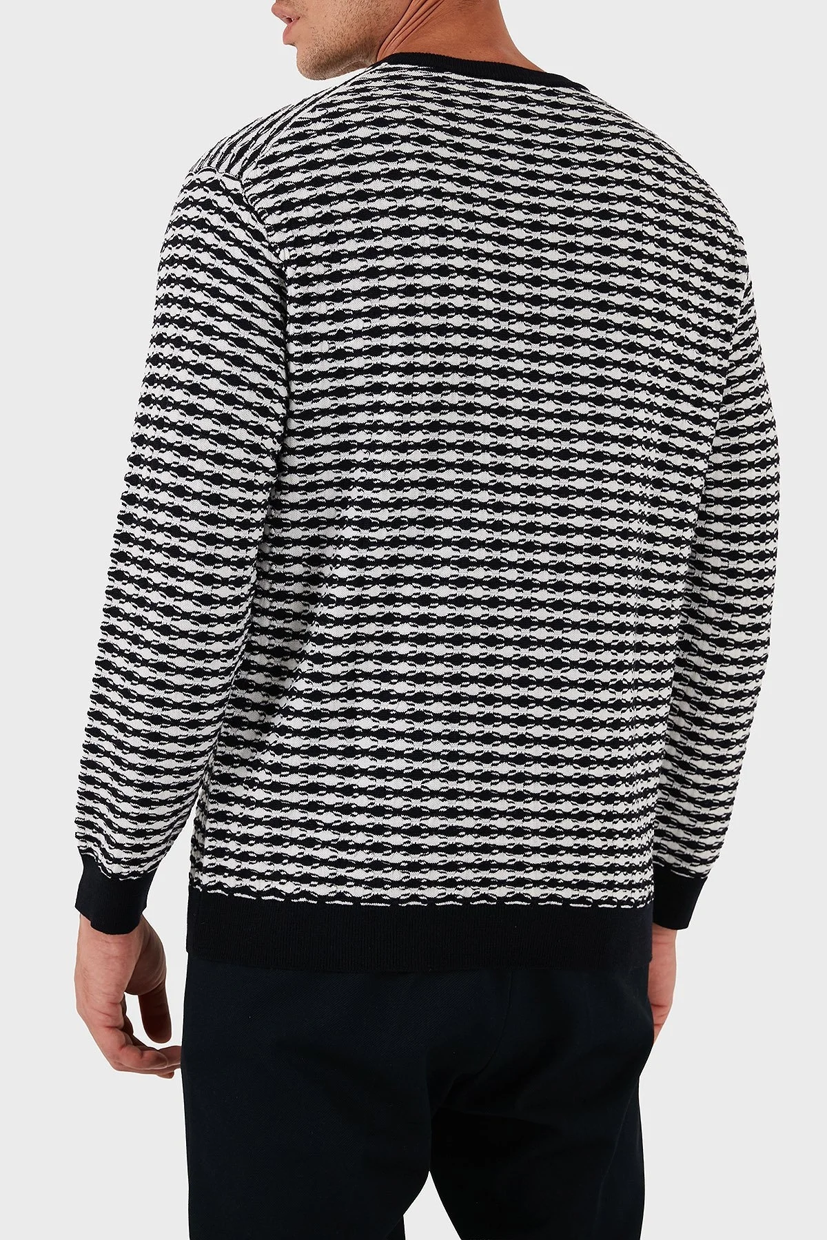 Emporio Armani Jakarlı Yün Karışımlı Regular Fit Bisiklet Yaka Erkek Kazak EM003830 AF19833 F0015 BEYAZ-LACİVERT - 2