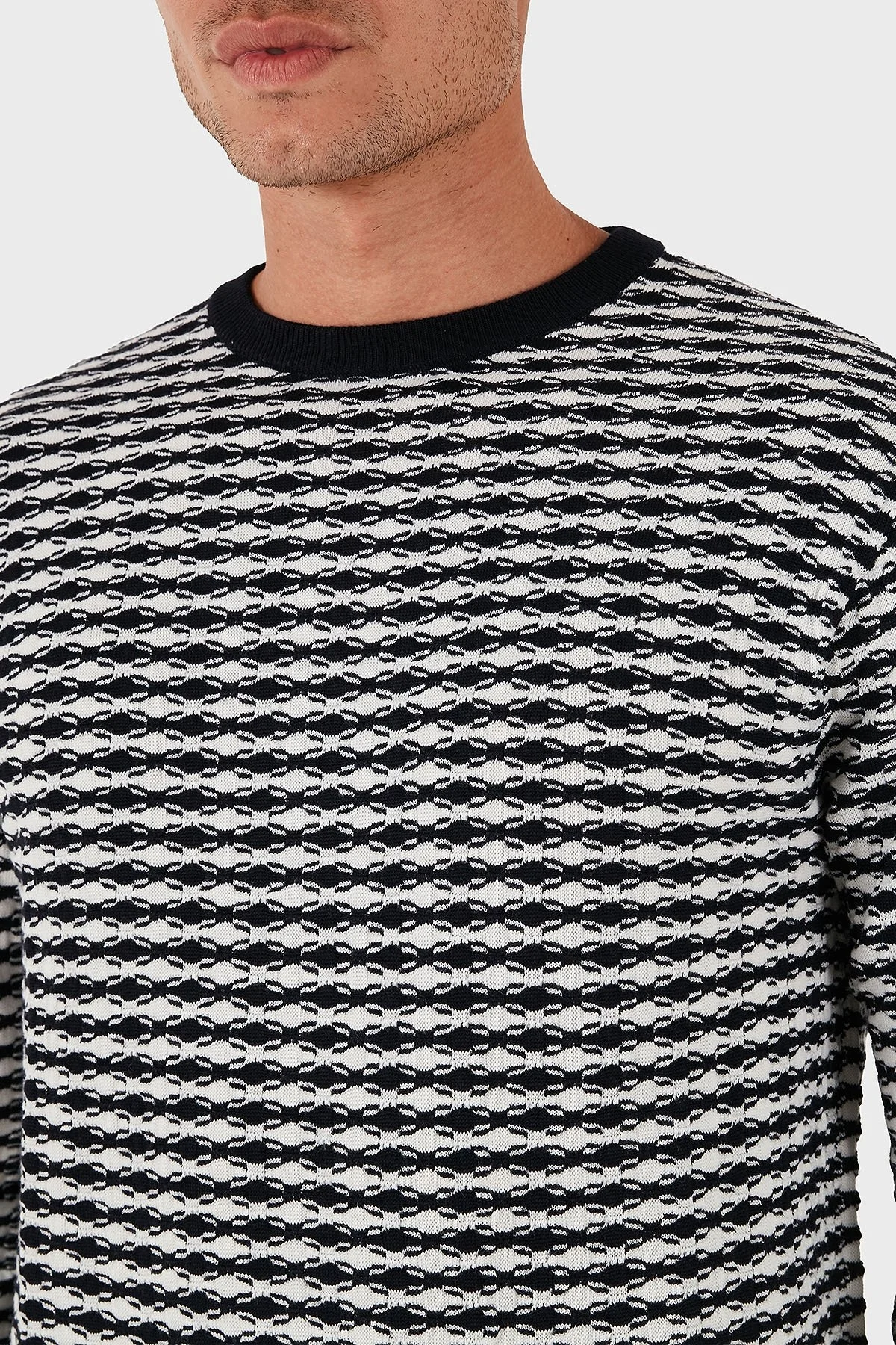 Emporio Armani Jakarlı Yün Karışımlı Regular Fit Bisiklet Yaka Erkek Kazak EM003830 AF19833 F0015 BEYAZ-LACİVERT - 5