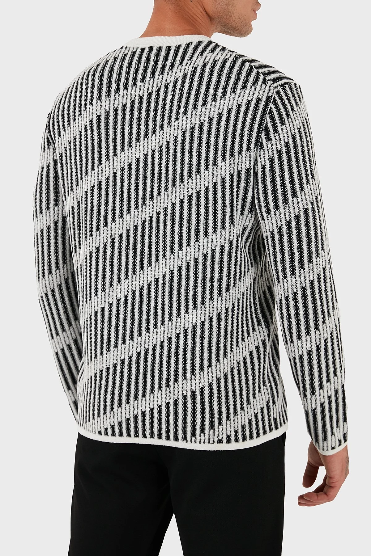 Emporio Armani Jakarlı Yün Karışımlı Regular Fit Sıfır Yaka Örme Erkek Kazak EM003517 AF19553 FC005 SİYAH-BEYAZ - 3