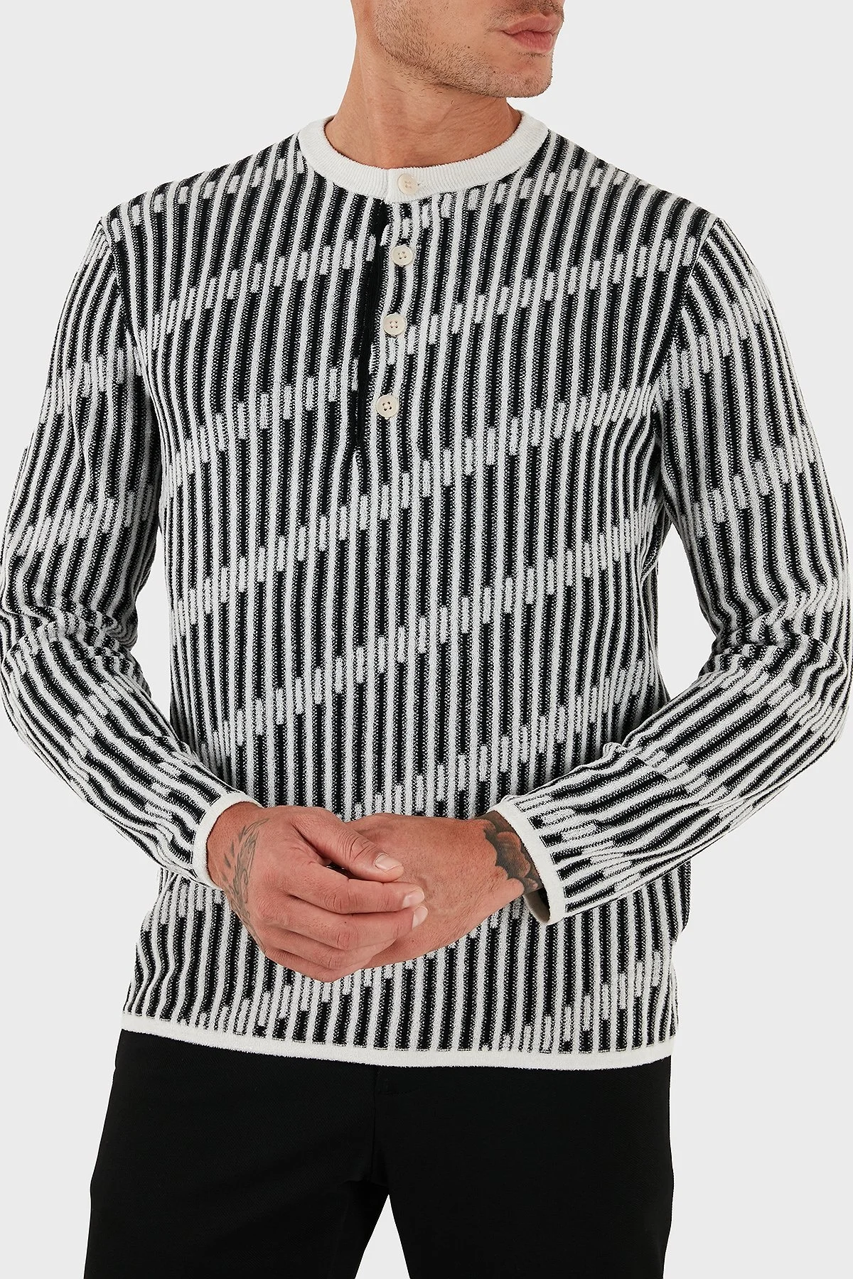 Emporio Armani Jakarlı Yün Karışımlı Regular Fit Sıfır Yaka Örme Erkek Kazak EM003517 AF19553 FC005 SİYAH-BEYAZ - 4