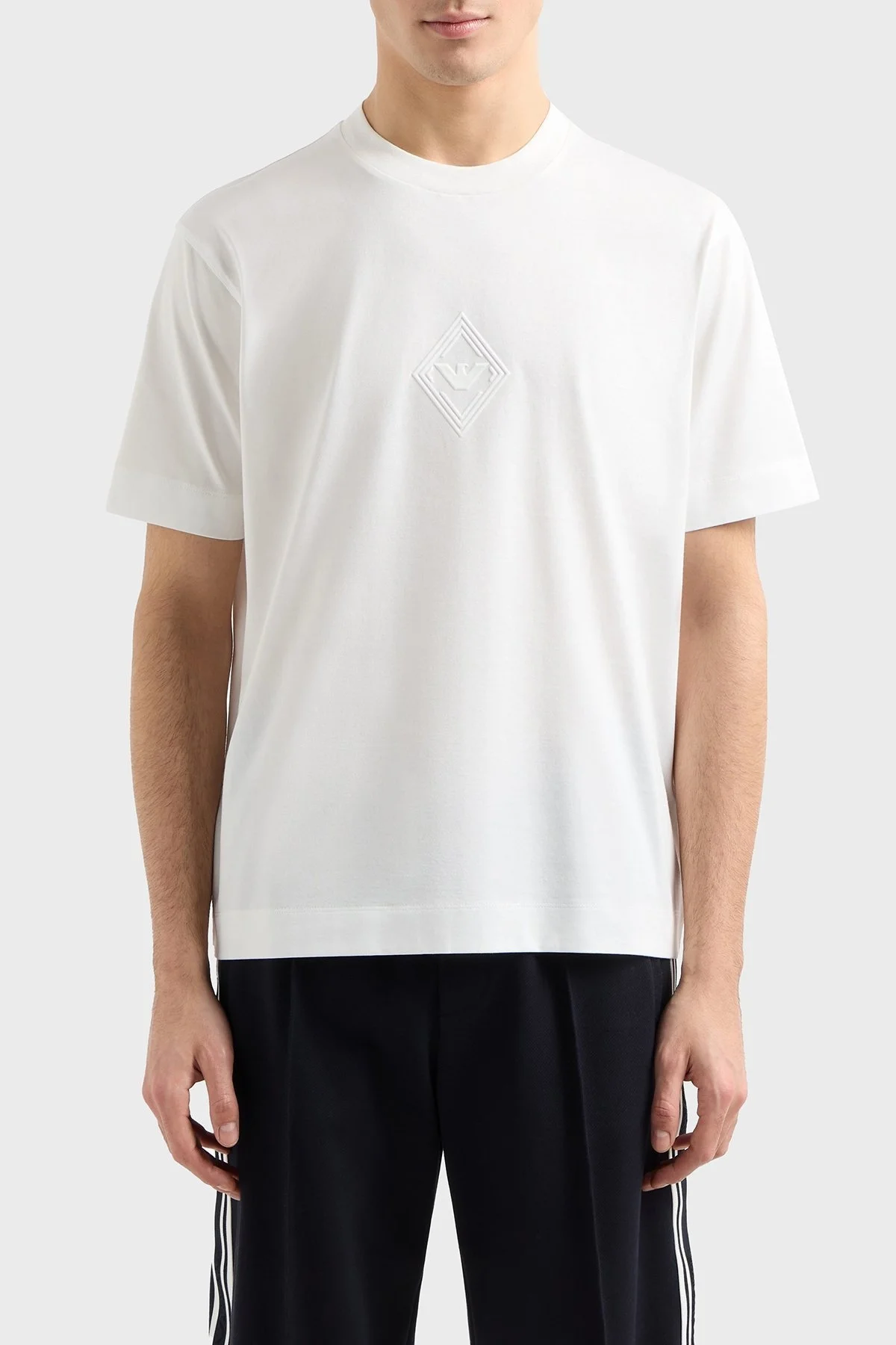 Emporio Armani Kabartmalı Logo % 100 Pamuk Regular Fit Bisiklet Yaka Erkek T Shirt EM001040 AF13669 U0003 BEYAZ - 1