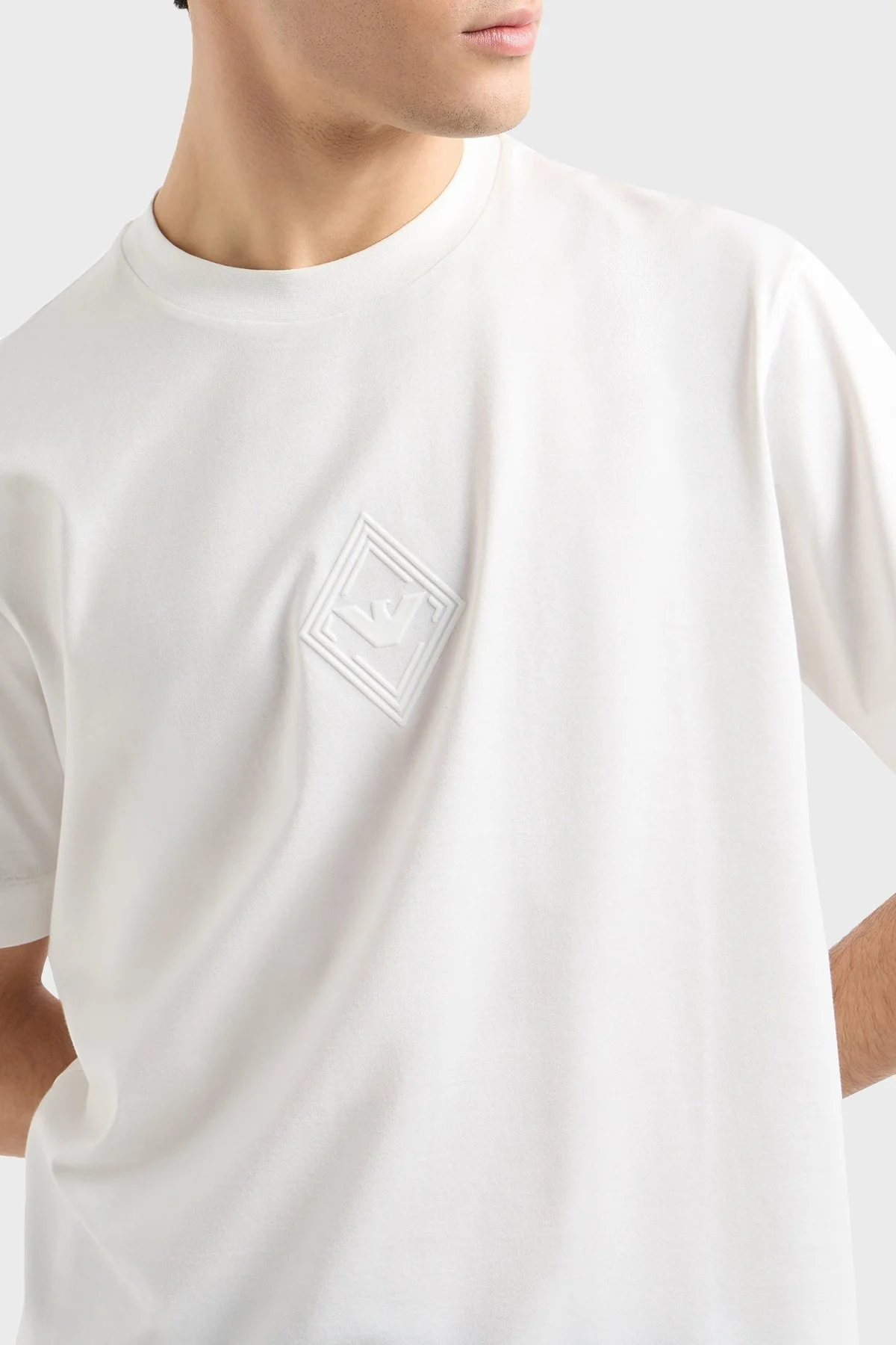 Emporio Armani Kabartmalı Logo % 100 Pamuk Regular Fit Bisiklet Yaka Erkek T Shirt EM001040 AF13669 U0003 BEYAZ - 4