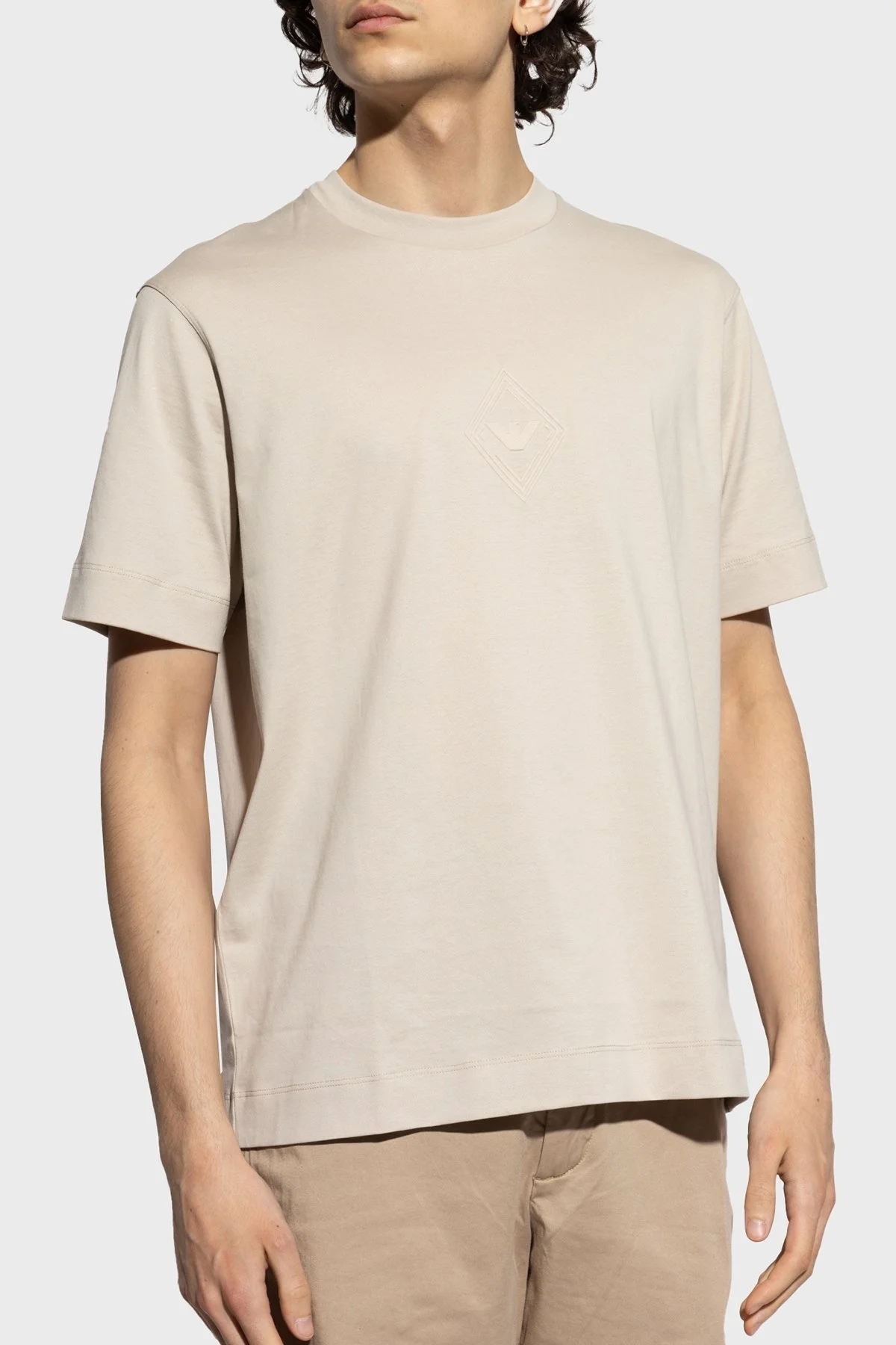 Emporio Armani Kabartmalı Logo % 100 Pamuk Regular Fit Bisiklet Yaka Erkek T Shirt EM001040 AF13669 U1098 BEJ - 1