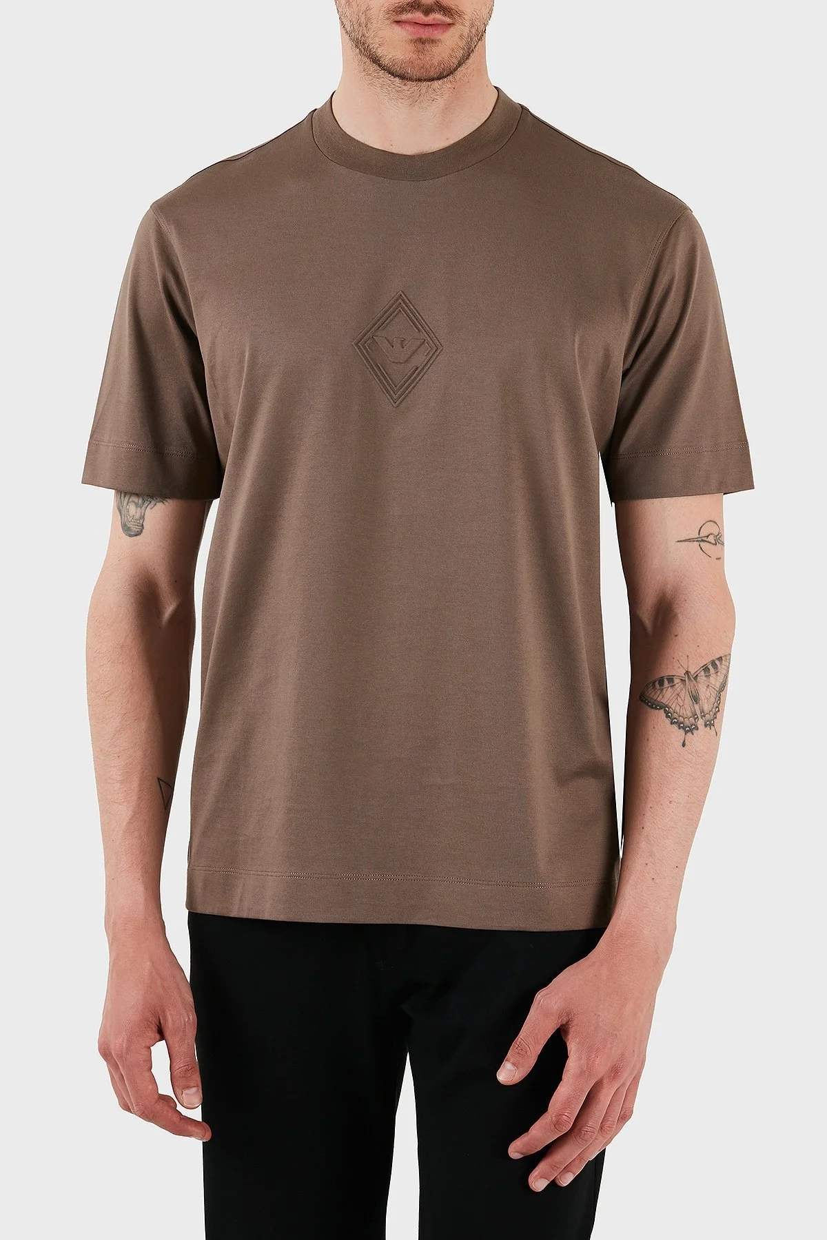 Emporio Armani Kabartmalı Logo % 100 Pamuk Regular Fit Bisiklet Yaka Erkek T Shirt EM001040 AF13669 U6195 KAHVE - 3