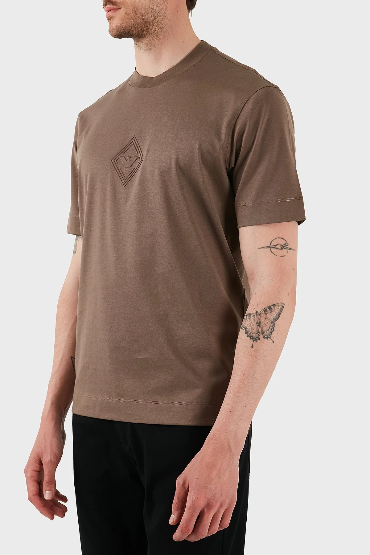 Emporio Armani Kabartmalı Logo % 100 Pamuk Regular Fit Bisiklet Yaka Erkek T Shirt EM001040 AF13669 U6195 KAHVE - 4