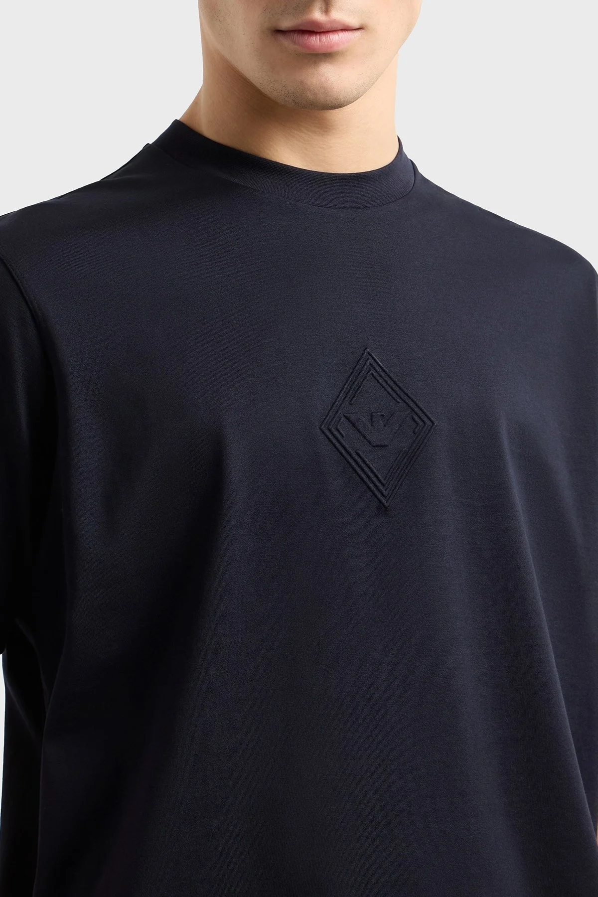 Emporio Armani Kabartmalı Logo % 100 Pamuk Regular Fit Bisiklet Yaka Erkek T Shirt EM001040 AF13669 UB118 LACİVERT - 4