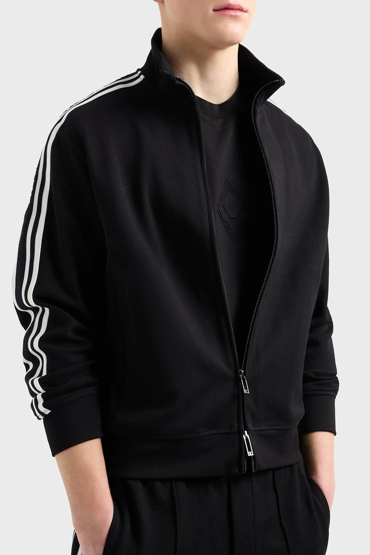 Emporio Armani Kabartmalı Logo % 100 Pamuk Regular Fit Bisiklet Yaka Erkek T Shirt EM001040 AF13669 UC001 SİYAH - 4