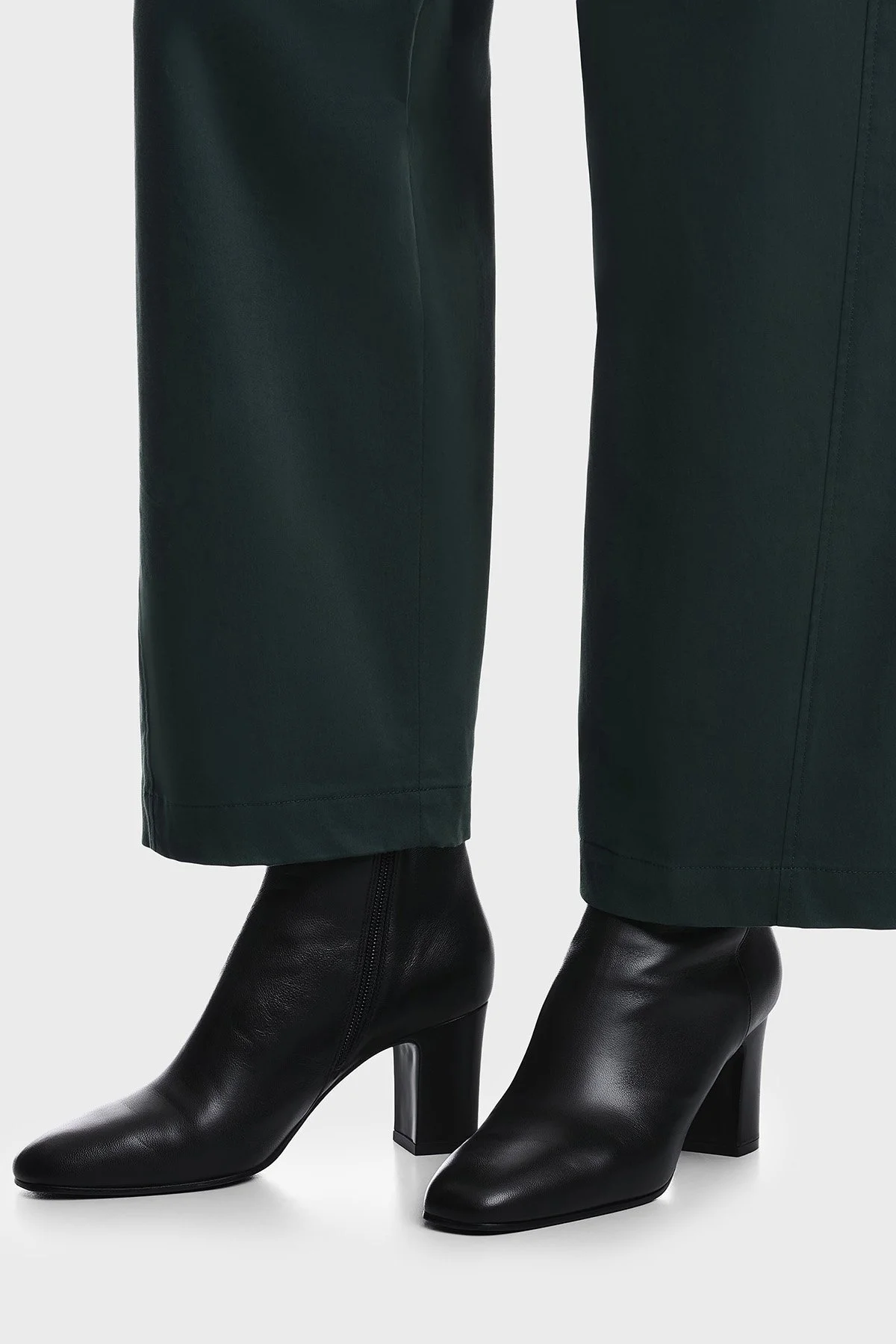 Emporio Armani Kalın Topuklu Deri Kadın Bot EW005650 AF14915 UC001 Siyah - 2