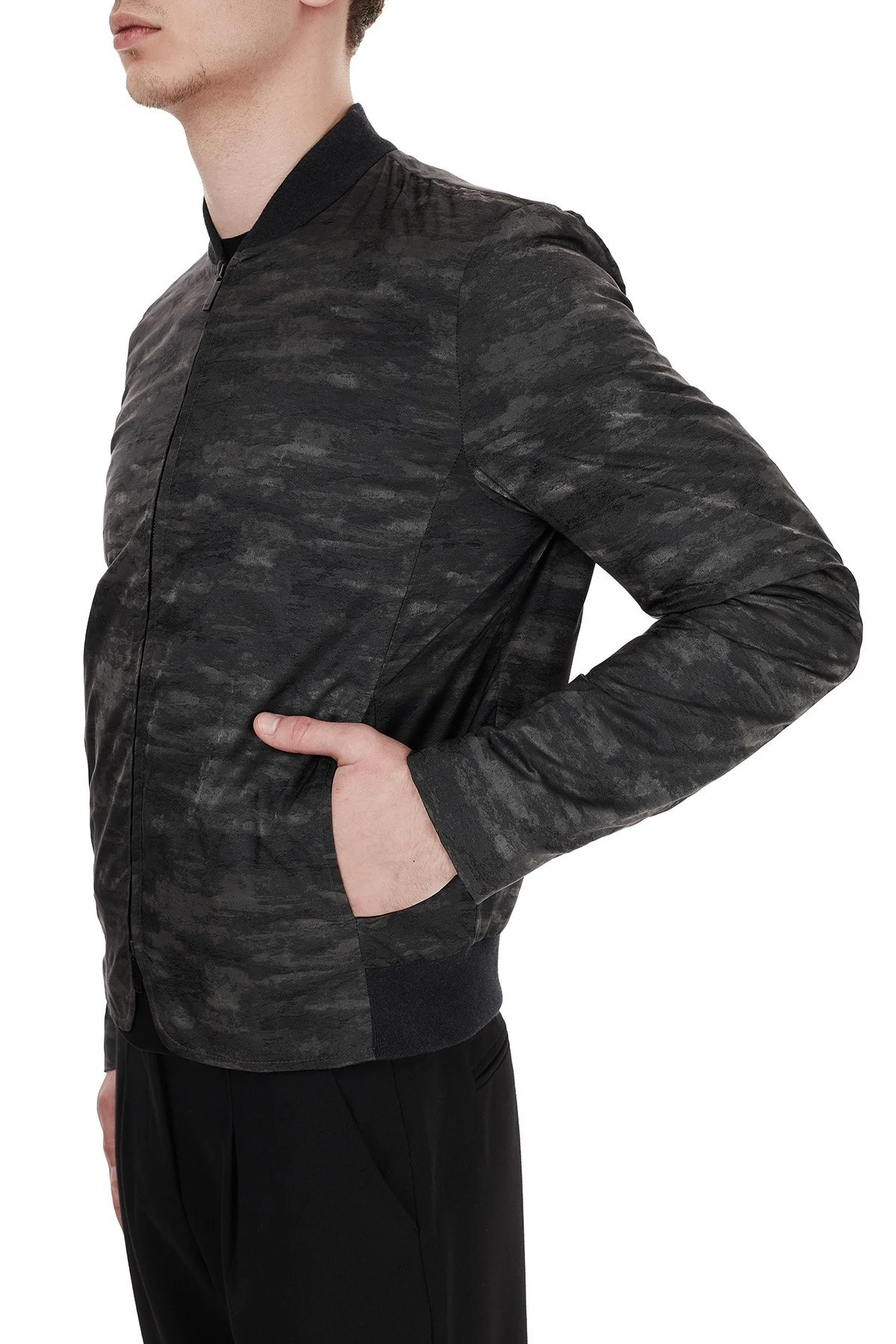 Emporio Armani Kamuflaj Desenli Dik Yaka Cepli Erkek Mont 91R310 91305 580 HAKİ - 6