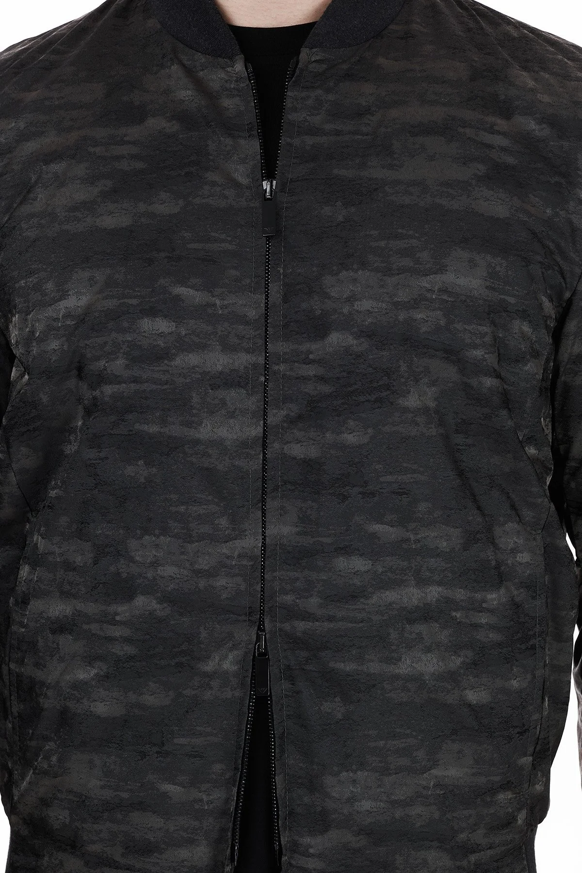 Emporio Armani Kamuflaj Desenli Dik Yaka Cepli Erkek Mont 91R310 91305 580 HAKİ - 7