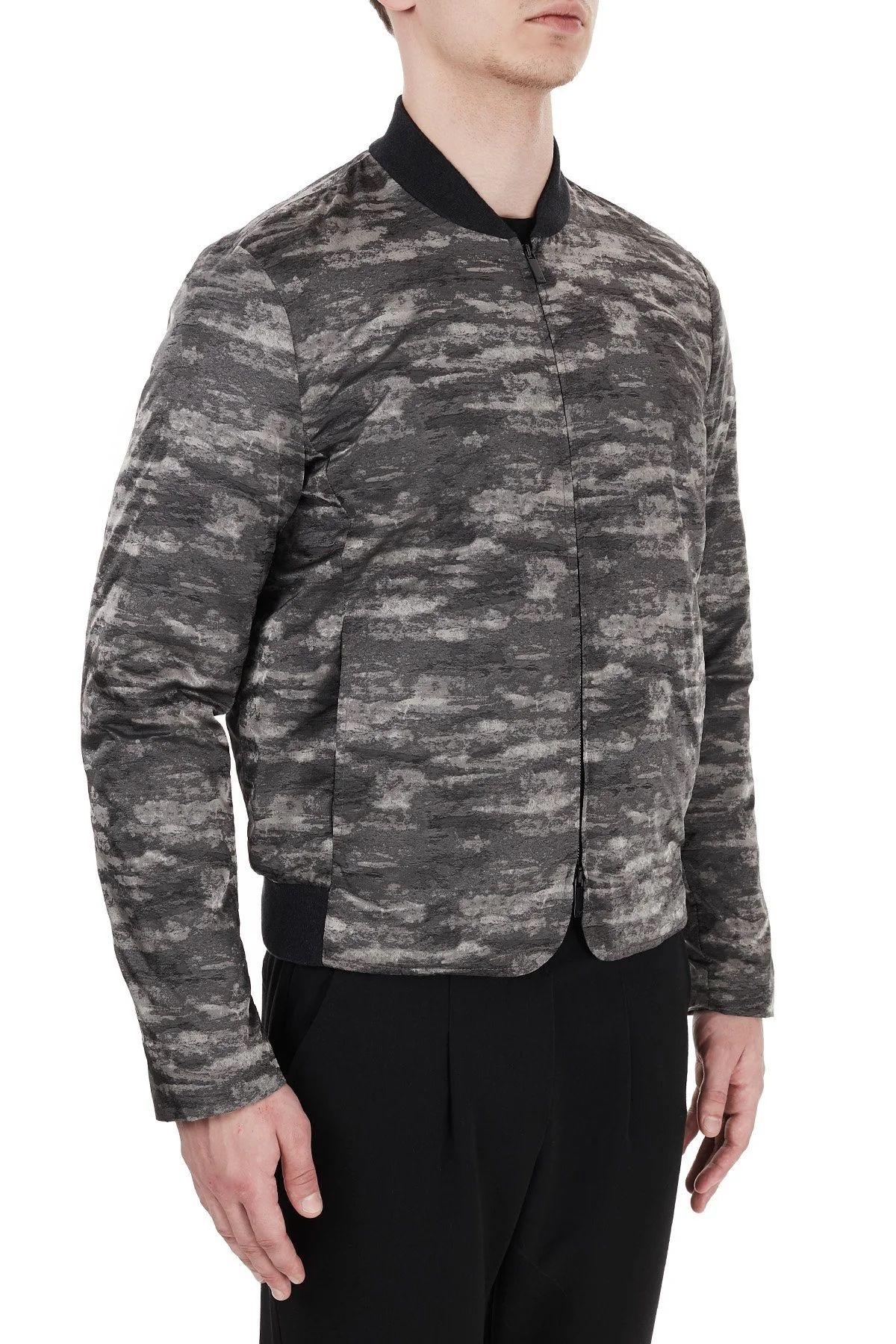 Emporio Armani Kamuflaj Desenli Dik Yaka Cepli Erkek Mont 91R310 91305 630 GRİ - 4