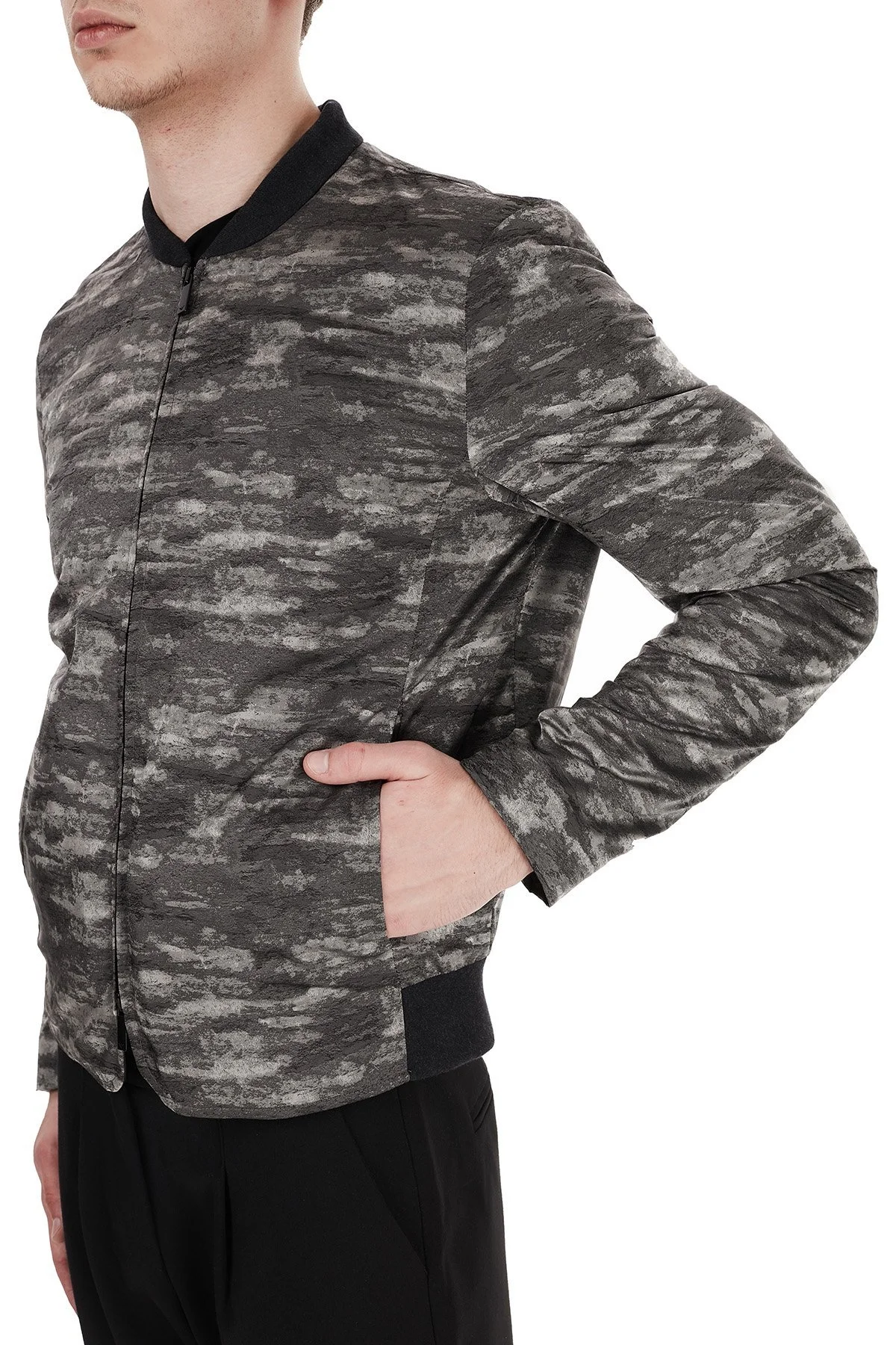 Emporio Armani Kamuflaj Desenli Dik Yaka Cepli Erkek Mont 91R310 91305 630 GRİ - 7