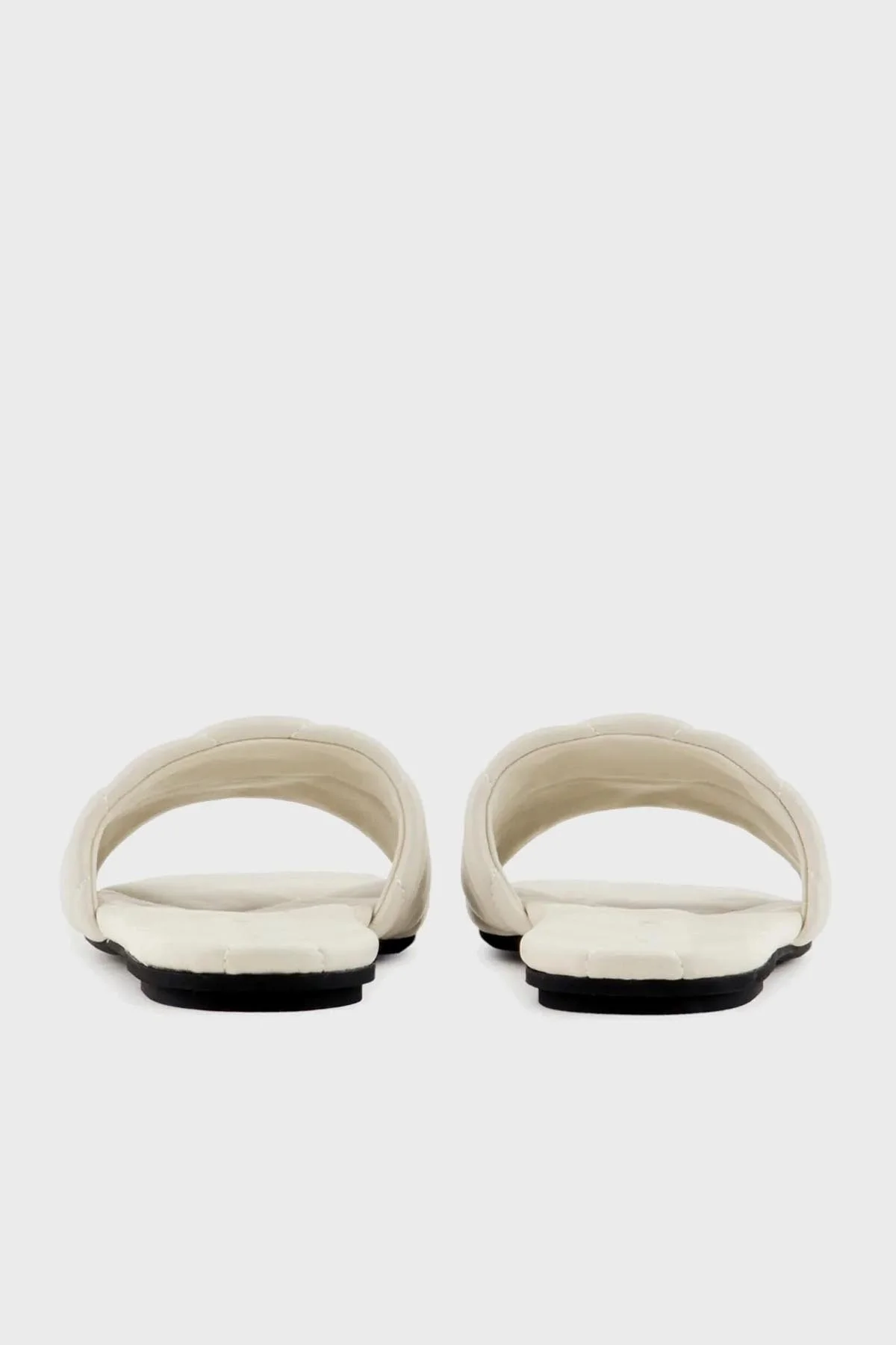 Emporio Armani Kapitone Düz Bayan Terlik X3P826 XF770 00395 BEYAZ - 10