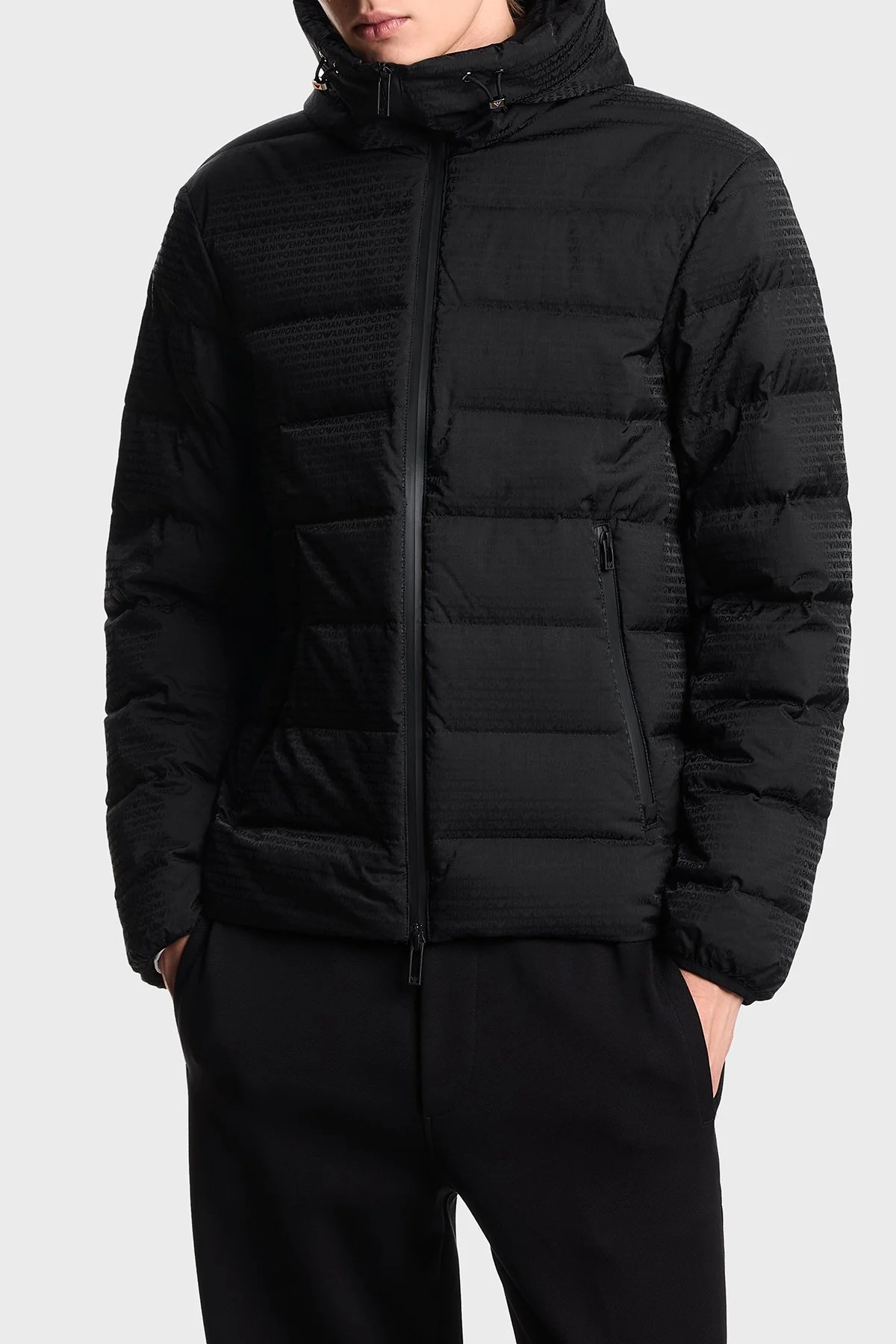 Emporio Armani Kapitoneli 4G Logolu Regular Fit Kapüşonlu Erkek Mont EM003043 AF15384 UC001 SİYAH - 1