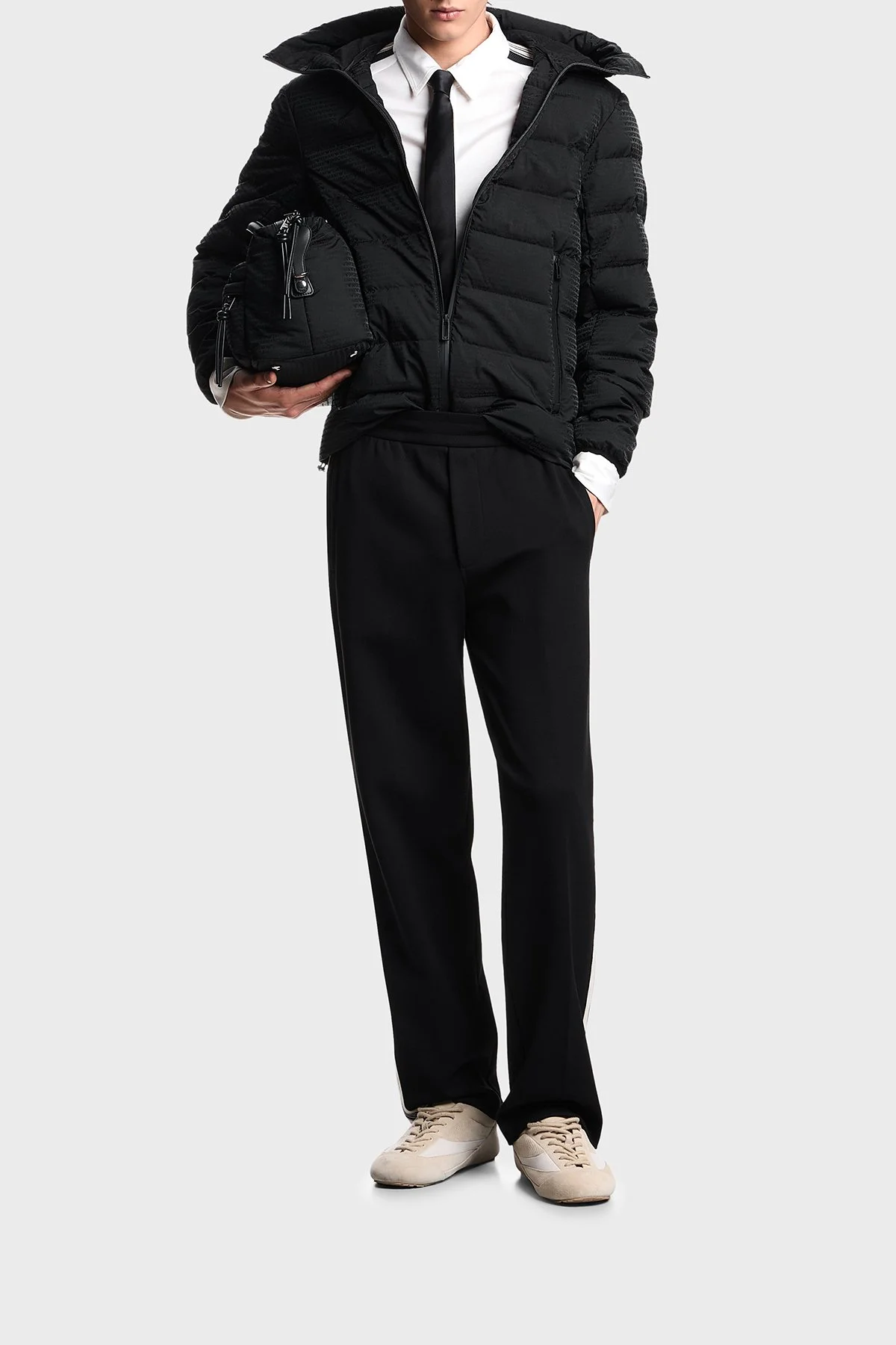 Emporio Armani Kapitoneli 4G Logolu Regular Fit Kapüşonlu Erkek Mont EM003043 AF15384 UC001 SİYAH - 2