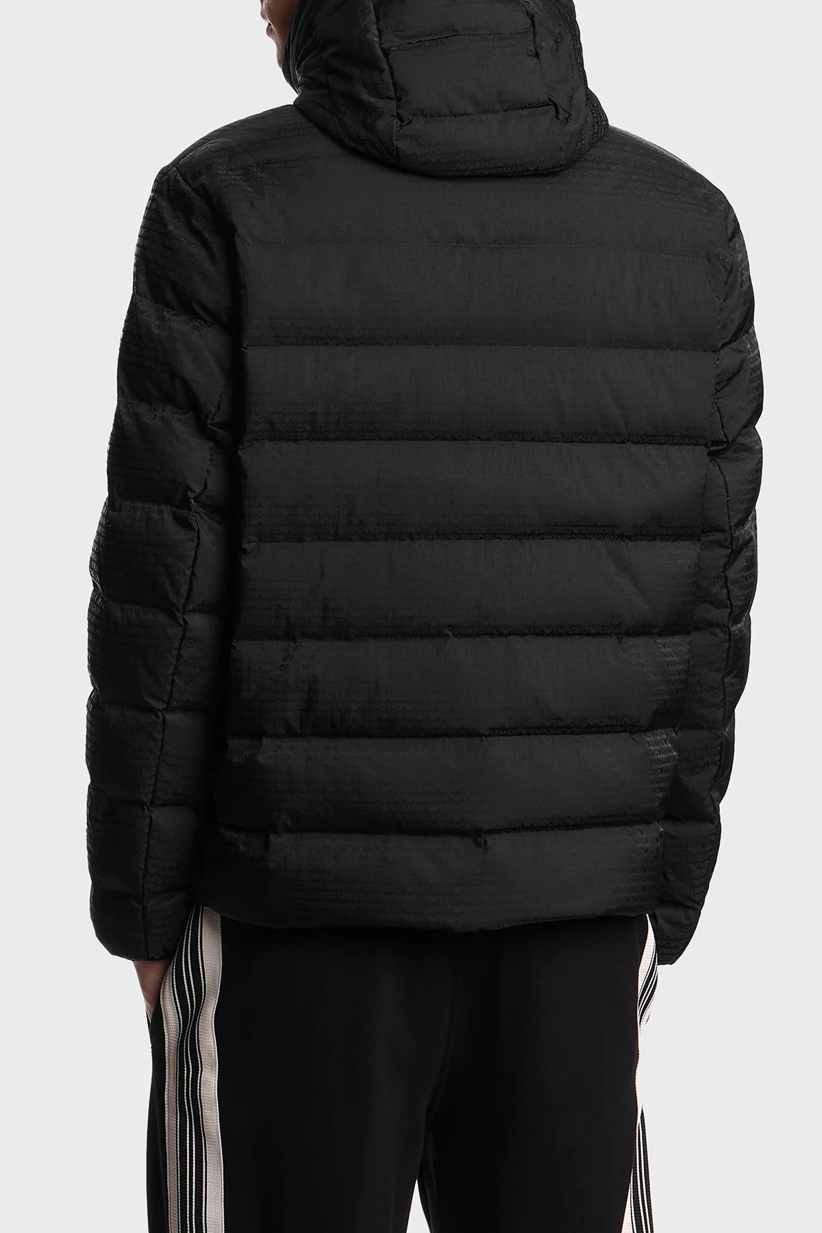 Emporio Armani Kapitoneli 4G Logolu Regular Fit Kapüşonlu Erkek Mont EM003043 AF15384 UC001 SİYAH - 3