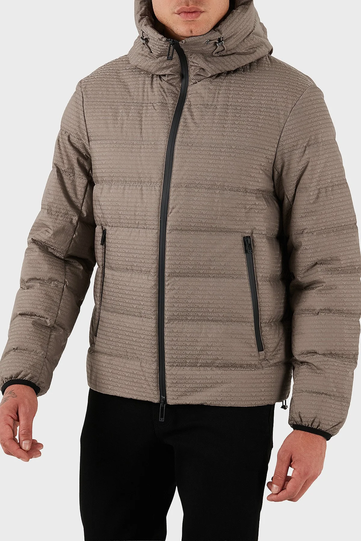 Emporio Armani Kapitoneli 4G Logolu Regular Fit Kapüşonlu Şişme Erkek Mont EM003043 AF15384 U6189 BEJ - 4