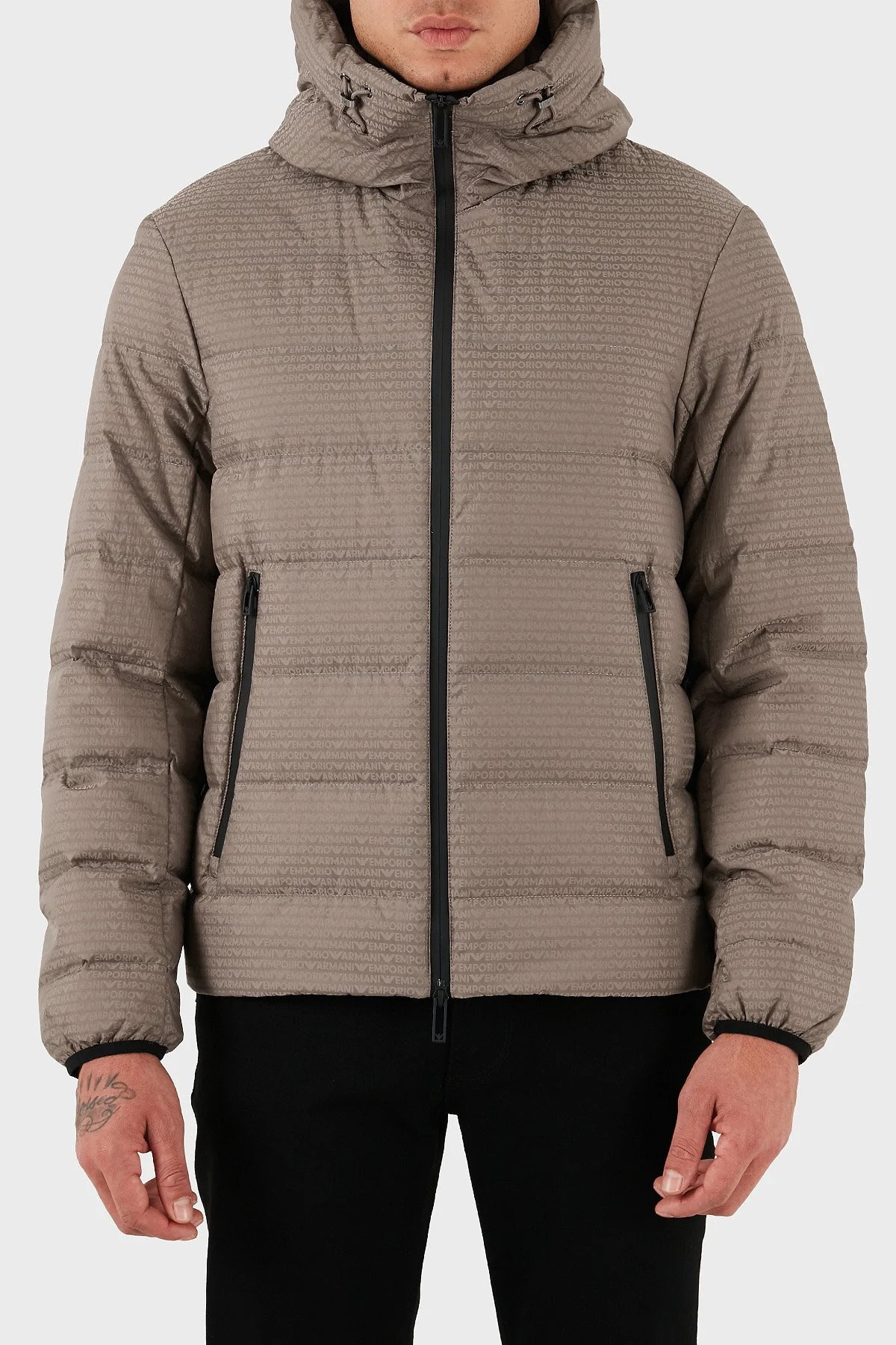 Emporio Armani Kapitoneli 4G Logolu Regular Fit Kapüşonlu Şişme Erkek Mont EM003043 AF15384 U6189 BEJ - 5
