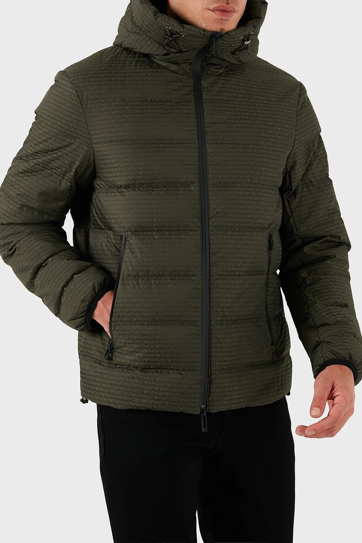 Emporio Armani Kapitoneli 4G Logolu Regular Fit Kapüşonlu Şişme Erkek Mont EM003043 AF15384 U8120 HAKİ - 4