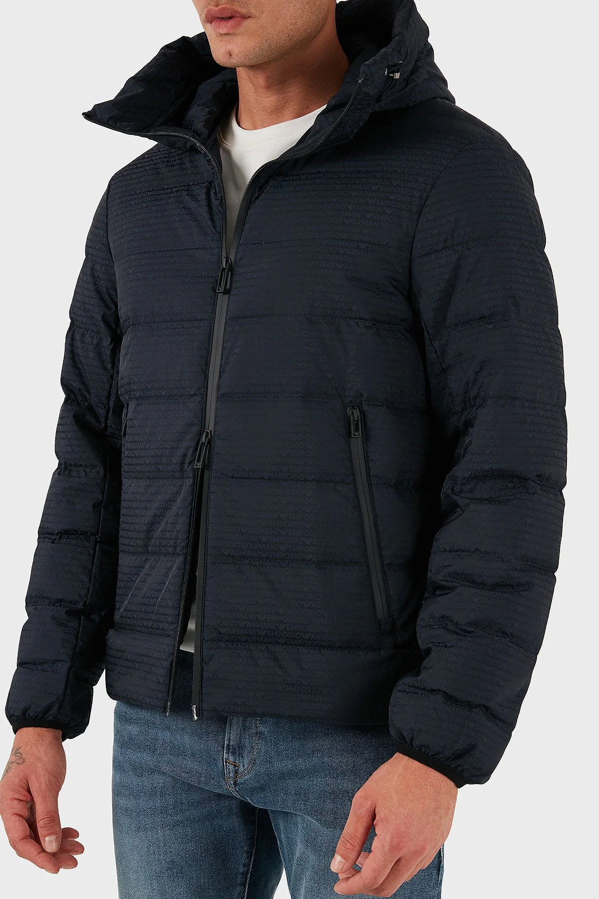 Emporio Armani Kapitoneli 4G Logolu Regular Fit Kapüşonlu Şişme Erkek Mont EM003043 AF15384 UB118 LACİVERT - 4