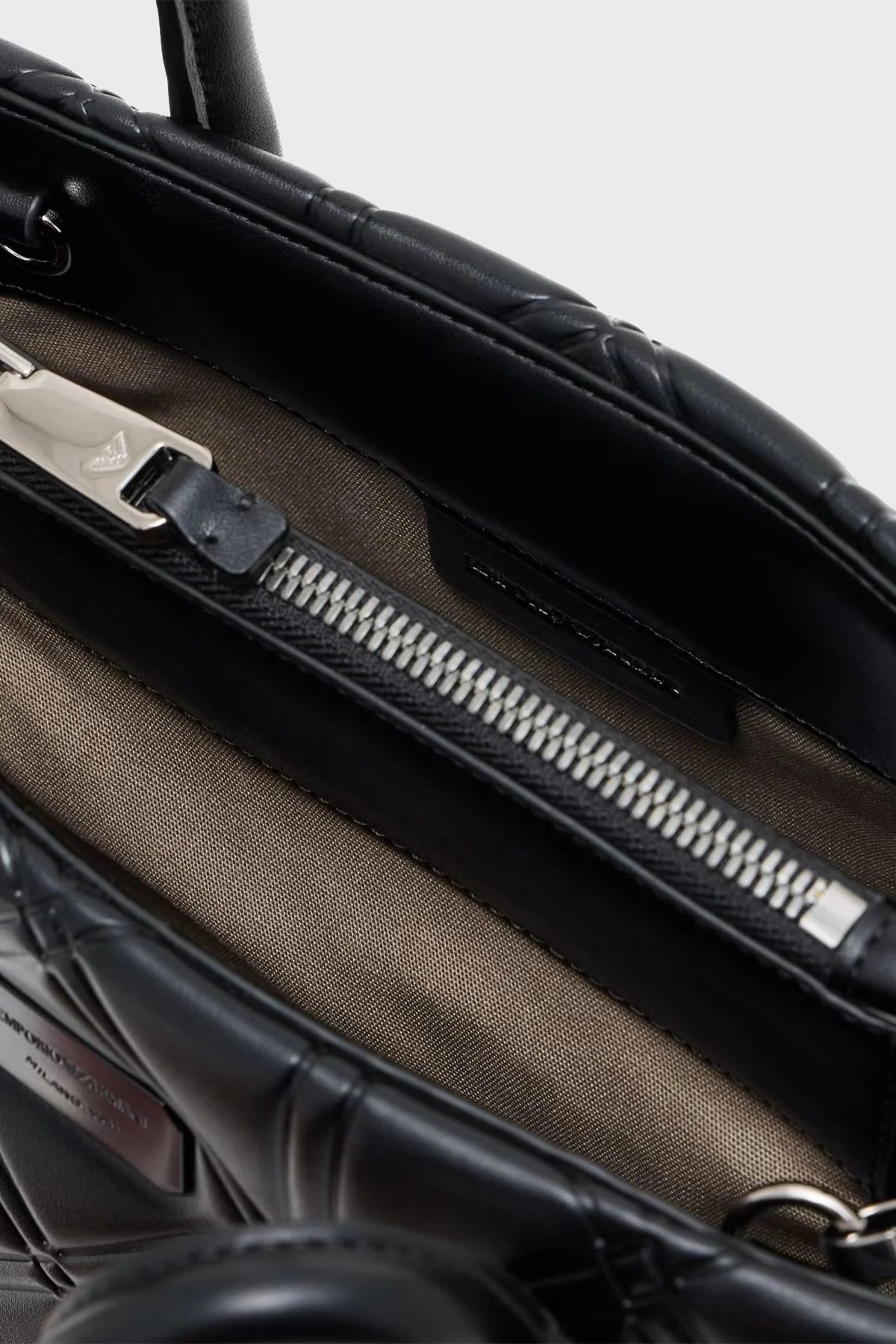 Emporio Armani Kapitoneli Çıkarılabilir Zincir Askılı Bayan Çanta EW002695 AF18575 UC001 SİYAH - 4