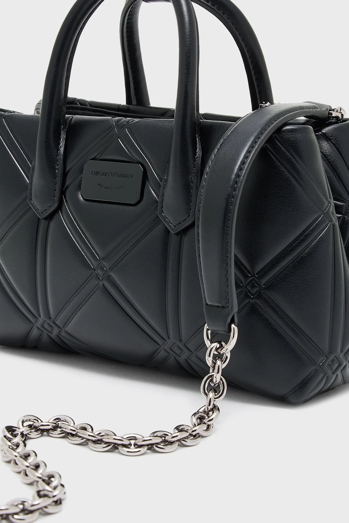 Emporio Armani Kapitoneli Çıkarılabilir Zincir Askılı Bayan Çanta EW002955 AF19662 UC001 SİYAH - 5