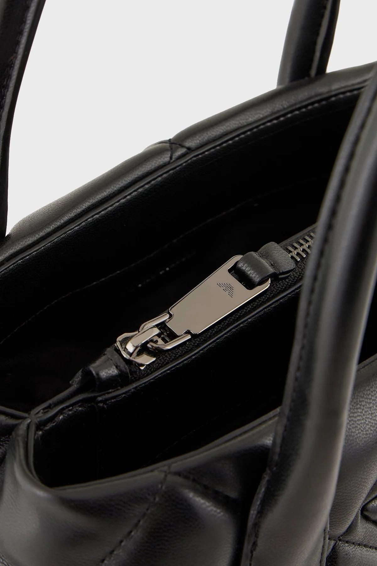 Emporio Armani Kapitoneli Çıkarılabilir Zincir Askılı Büyük Bayan Çanta Y3D269 YWJ8I 80001 SİYAH - 12