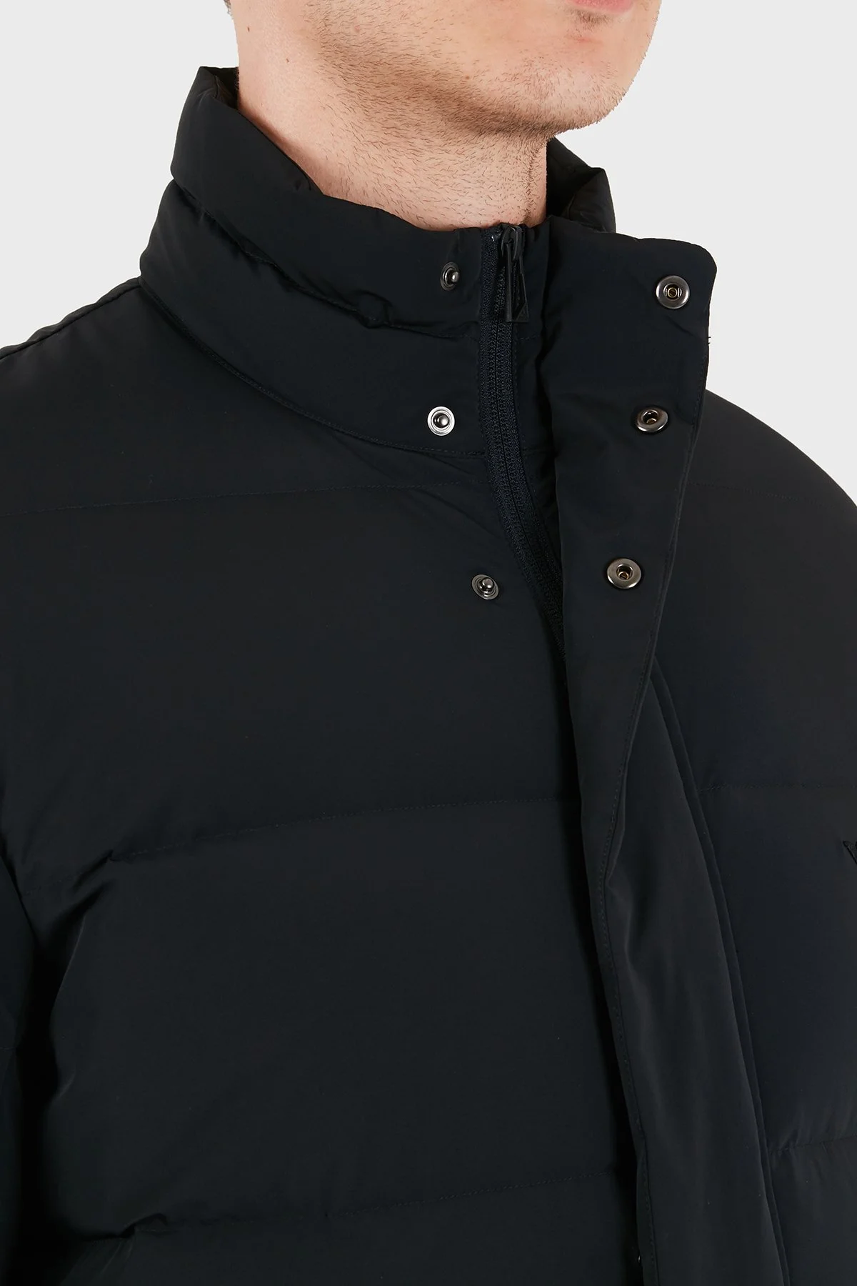 Emporio Armani Kapitoneli Dik Yaka Su itici Şişme Erkek Mont EM004949 AF18499 UC001 Siyah - 5