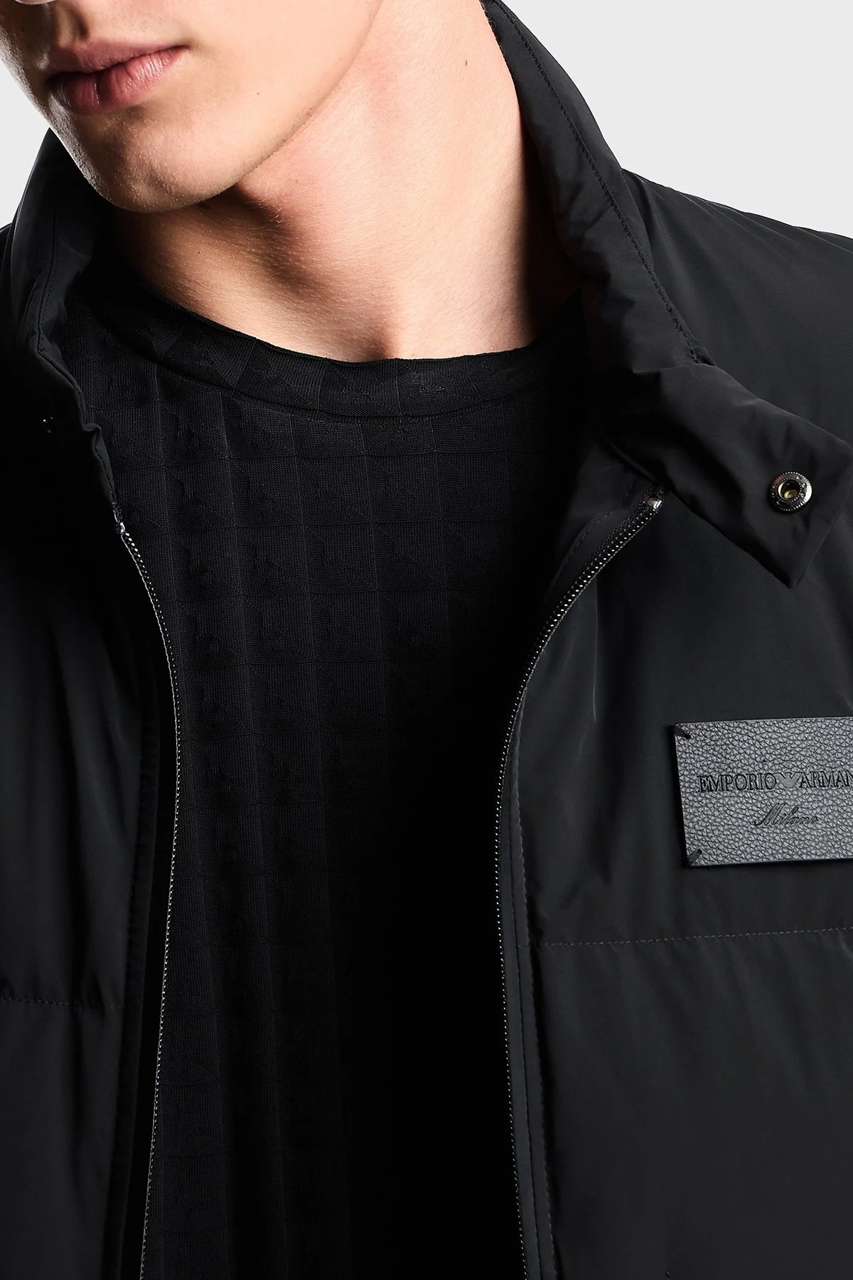 Emporio Armani Kapitoneli Logolu Regular Fit Dik Yaka Erkek Mont EM003278 AF18499 UC001 SİYAH - 4