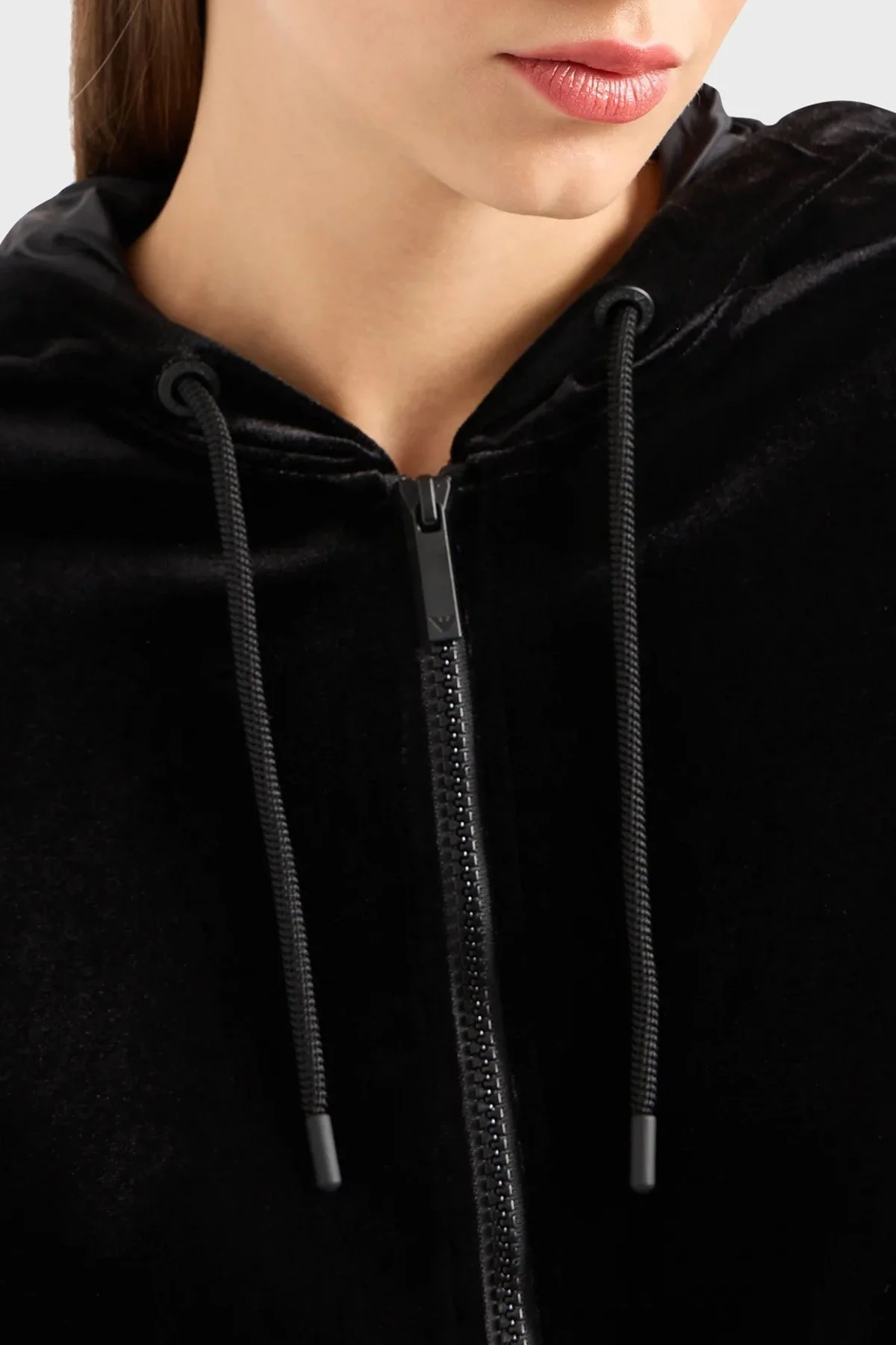 Emporio Armani Kapüşonlu Cepli Fermuarlı Şönil Bayan Sweat 6R2M6G 2JVZZ 0999 SİYAH - 4