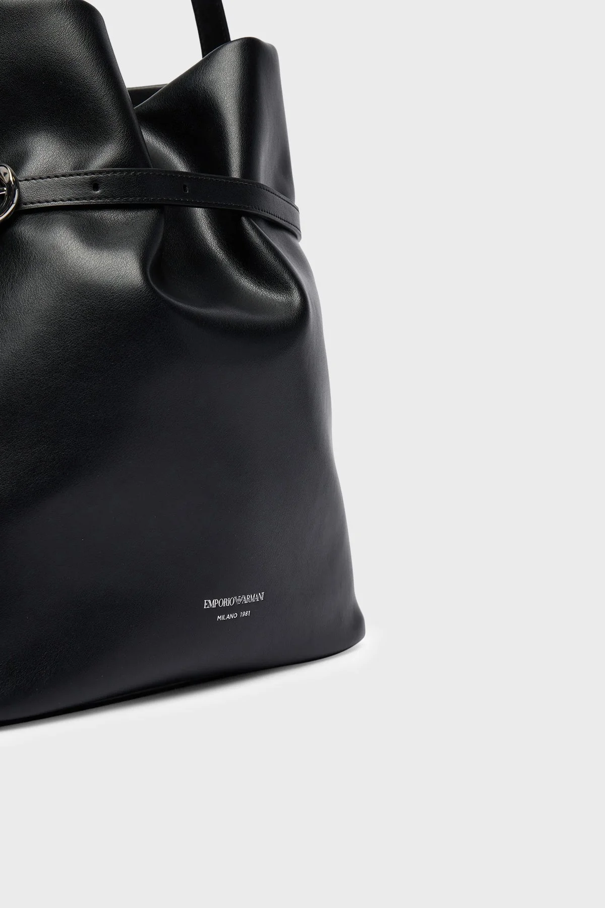 Emporio Armani Kemer Detaylı Ayarlanabilir Askılı Bayan Çanta EW004751 AF13383 UC001 SİYAH - 6