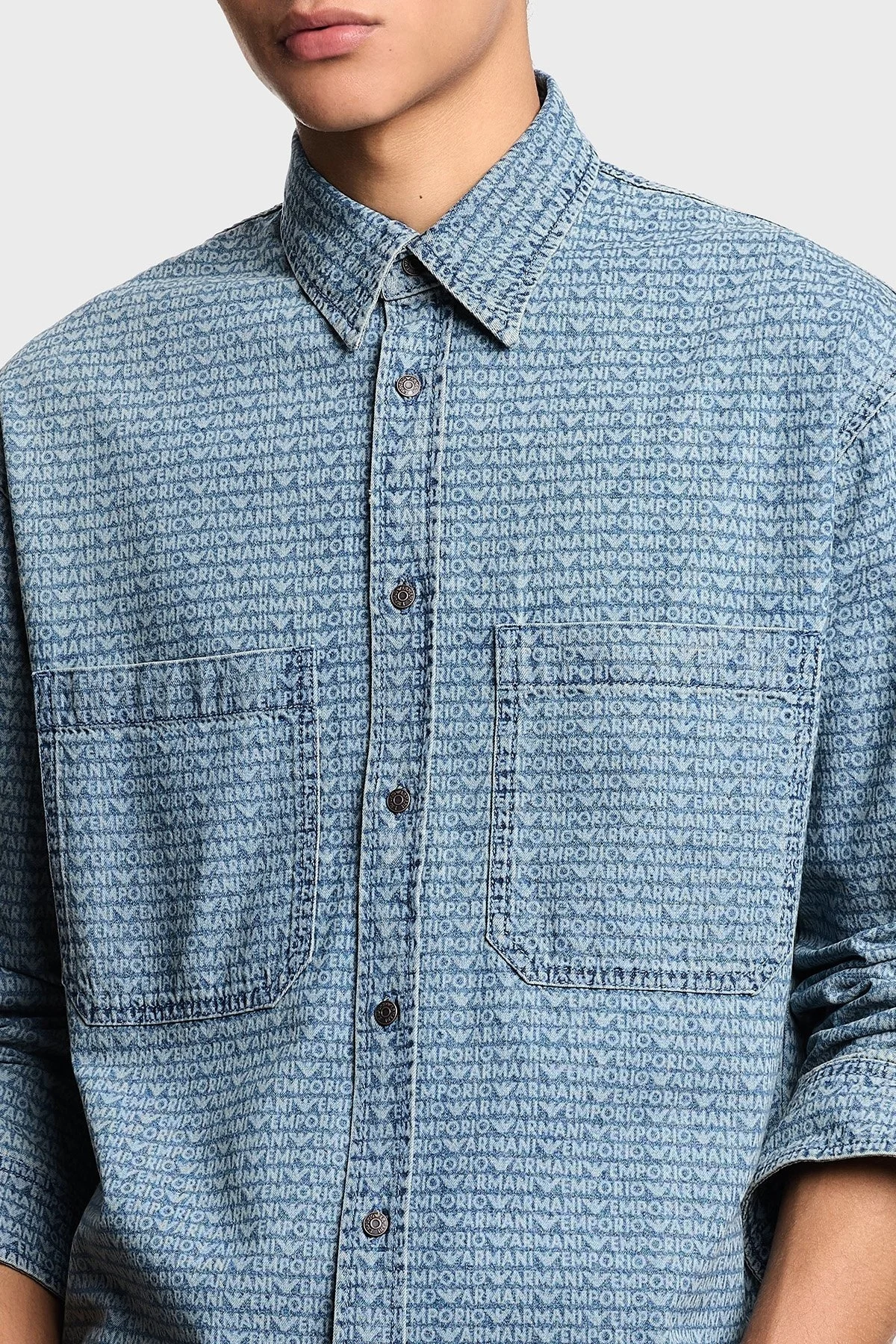 Emporio Armani Logo Baskılı Pamuklu Comfort Fit Klasik Yaka Cepli Kot Erkek Gömlek EM003694 AF19756 MB001 MAVİ - 4