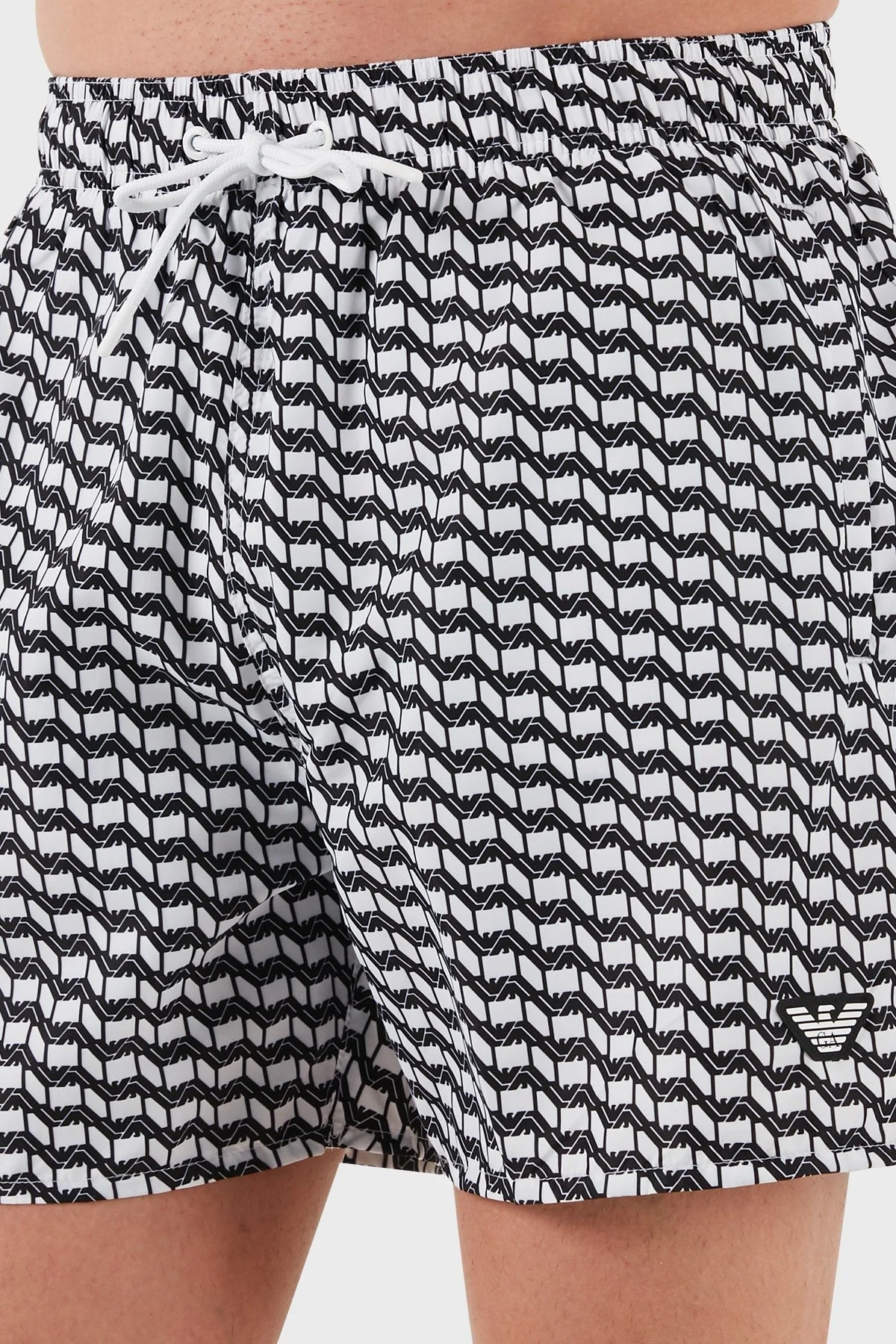 Emporio Armani Logo Desenli Slim Fit Düşük Bel Erkek Mayo Short EM000583 AF12342 F0054 BEYAZ-SİYAH - 4