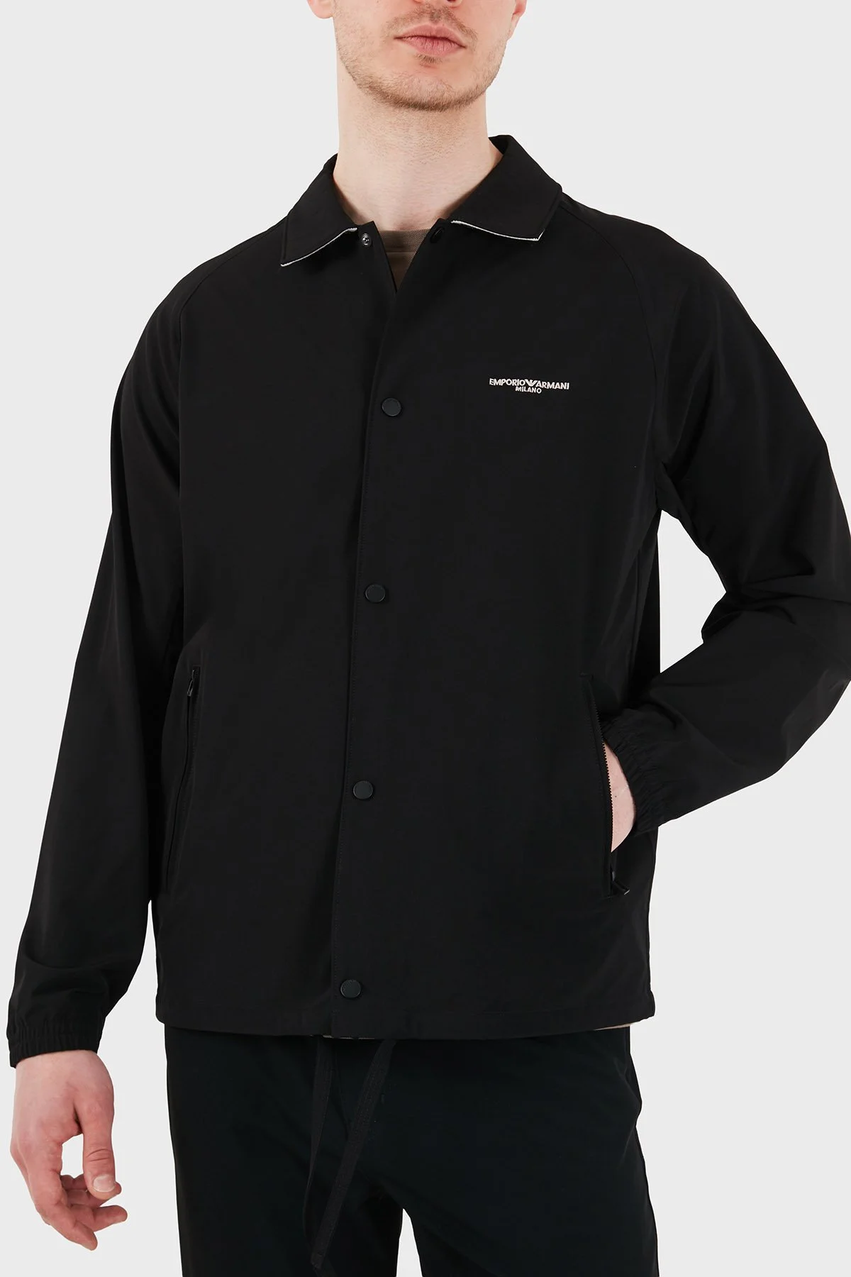 Emporio Armani Logo İşlemeli Regular Fit Klasik Yaka Erkek Mont EM004691 AF21368 UC001 SİYAH - 4