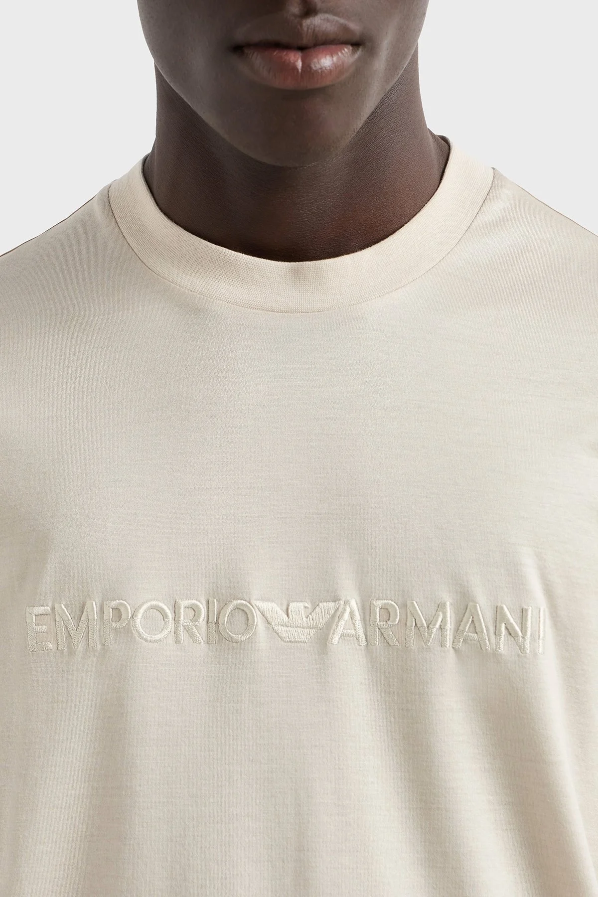 Emporio Armani Logo Nakışlı Pamuklu Regular Fit Bisiklet Yaka Erkek T Shirt EM001070 AF13747 U1098 BEJ - 2
