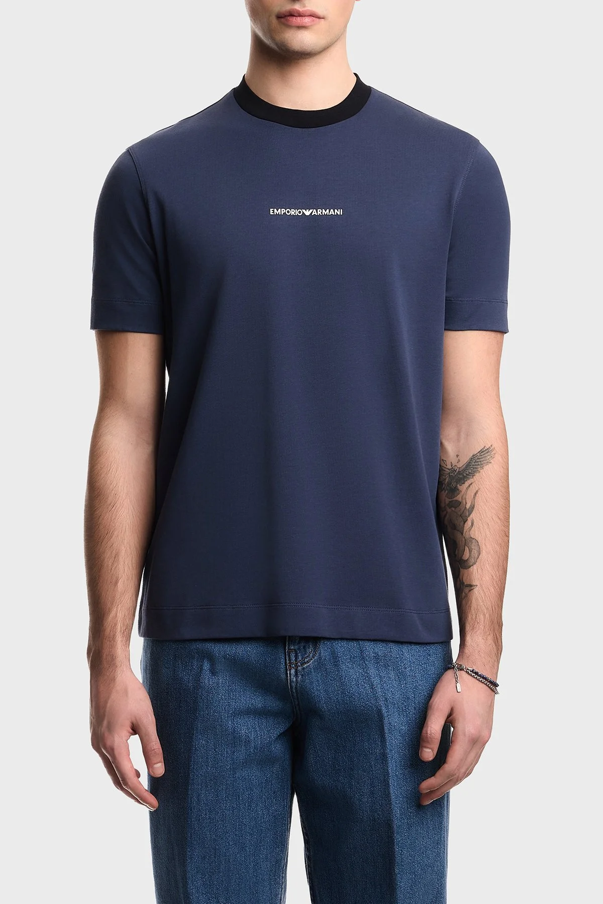 Emporio Armani Logolu % 100 Pamuk Regular Fit Bisiklet Yaka Sırt Baskılı Erkek T Shirt EM005257 AF13715 UB130 LACİVERT - 1