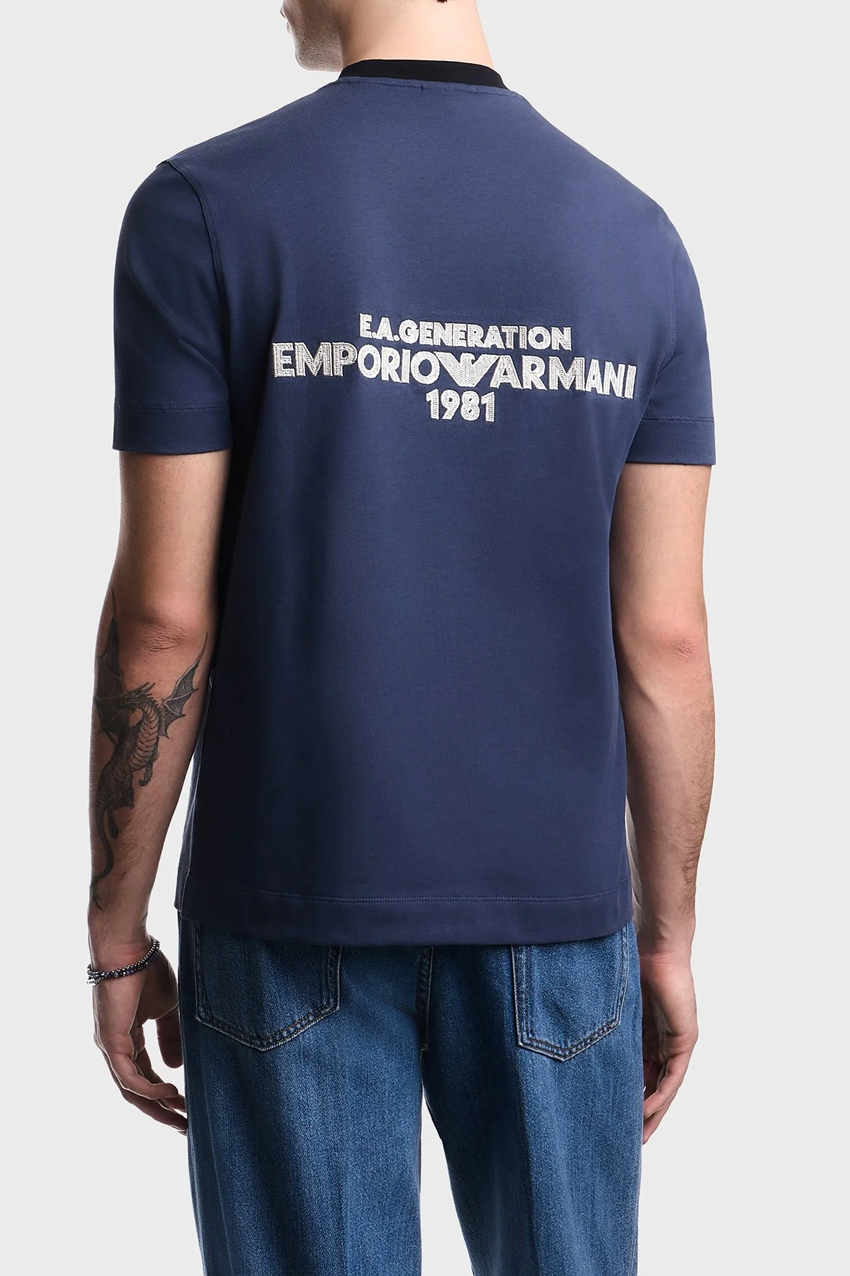 Emporio Armani Logolu % 100 Pamuk Regular Fit Bisiklet Yaka Sırt Baskılı Erkek T Shirt EM005257 AF13715 UB130 LACİVERT - 3