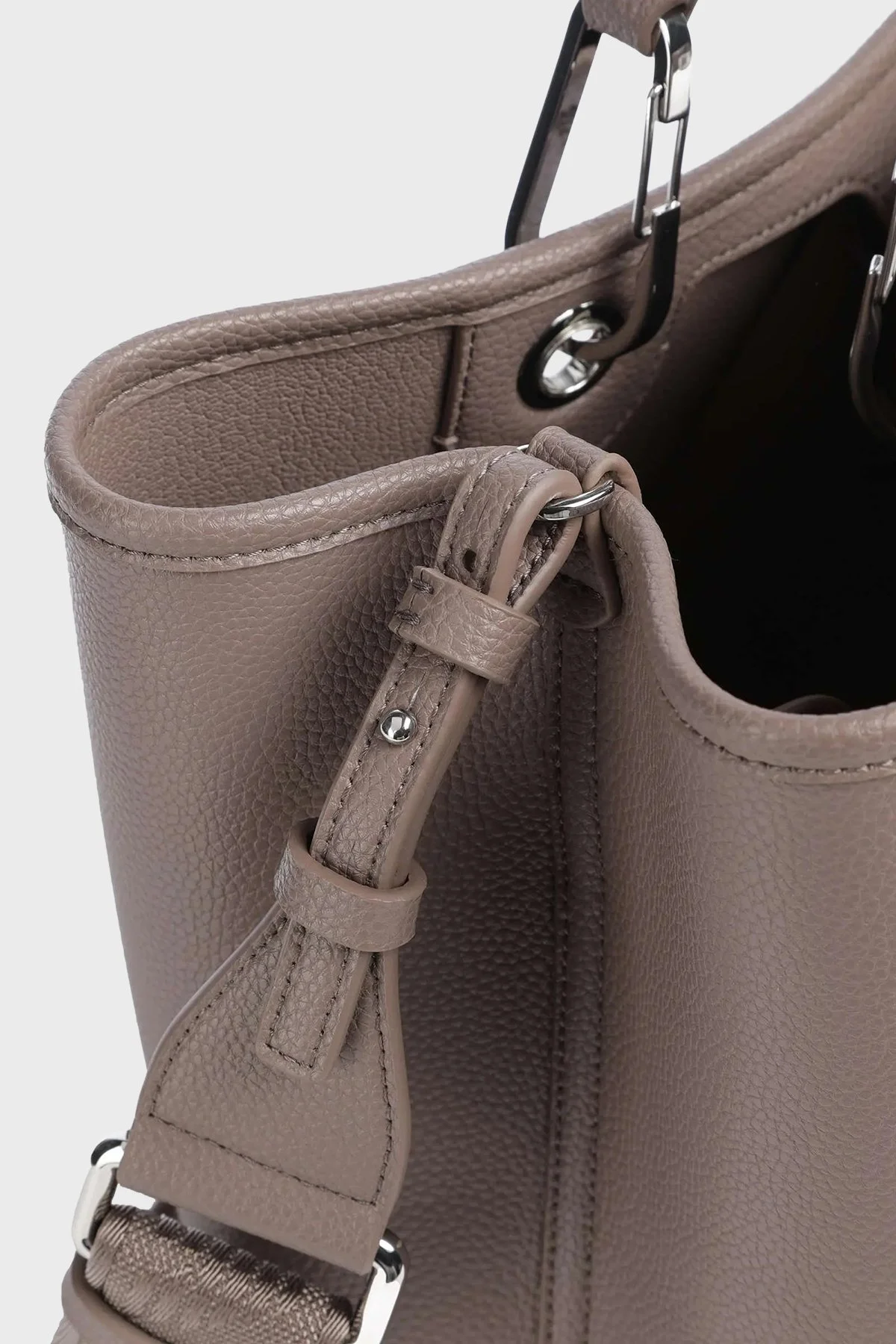 Emporio Armani Logolu Ayarlanabilir Askılı Kadın Çanta EW000360 AF12036 M1057 BEJ - 5