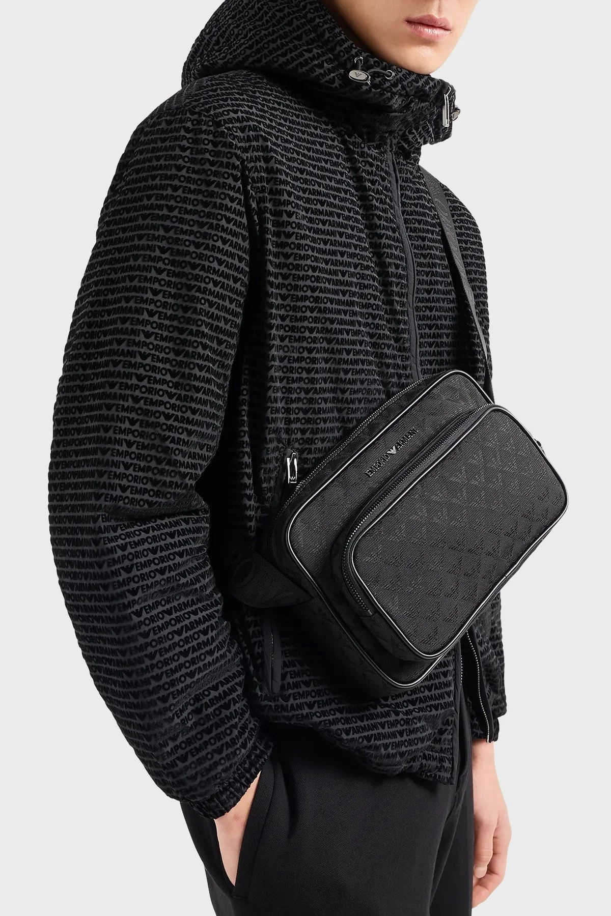 Emporio Armani Logolu Ayarlanabilir Askılı Erkek Çanta Y4M403 Y022V 81336 SİYAH - 2