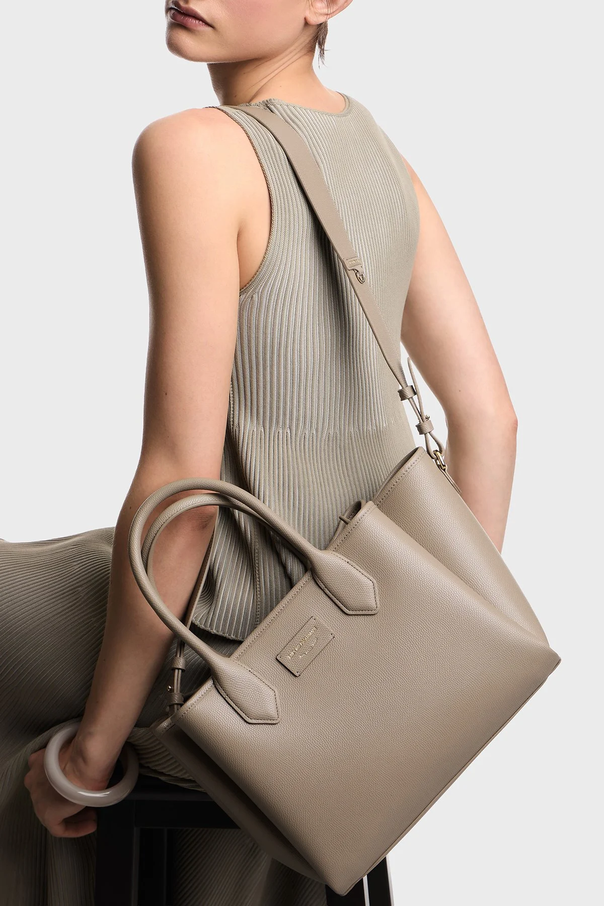 Emporio Armani Logolu Ayarlanabilir ve Çıkarılabilir Askılı Bayan Çanta EW002329 AF17799 M1345 TOPRAK - 2