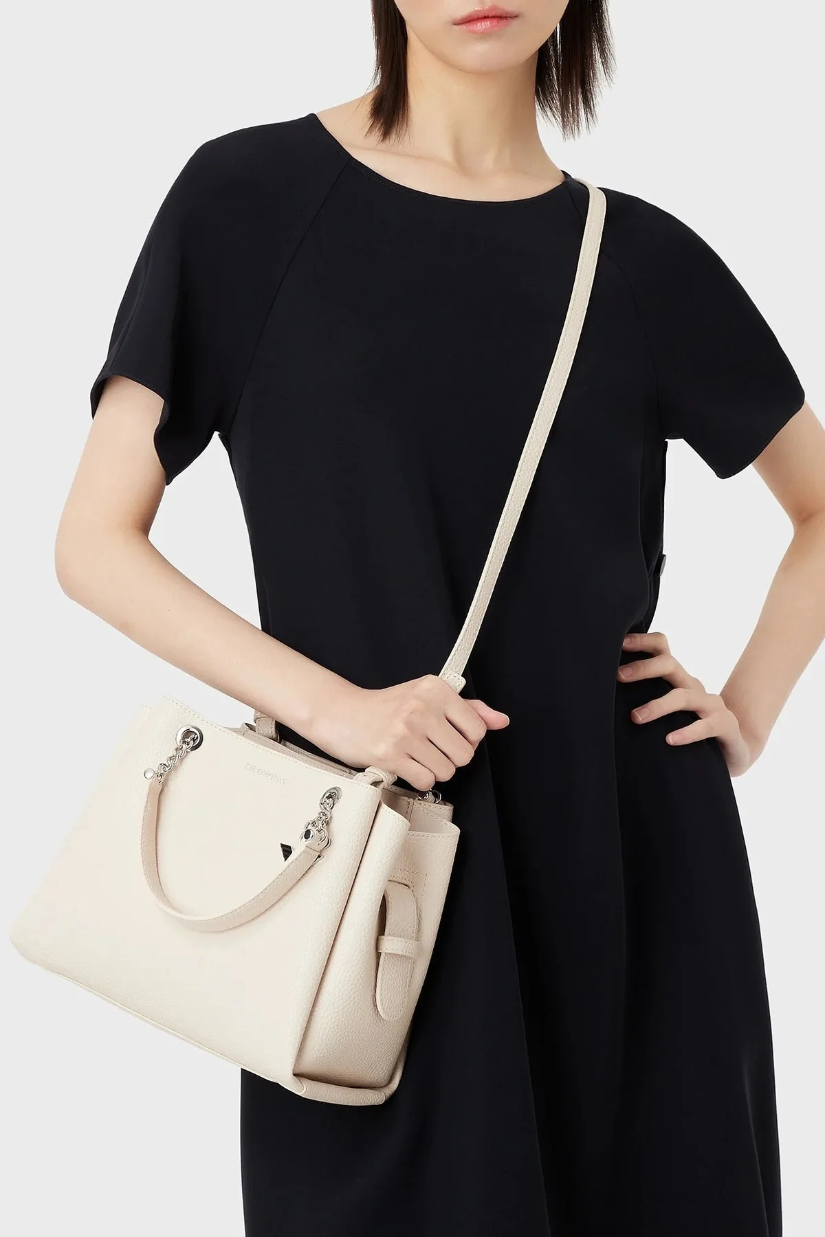 Emporio Armani Logolu Ayarlanabilir ve Çıkarılabilir Omuz Askılı Bayan Çanta Y3D159 YFN6E 87421 EKRU - 2