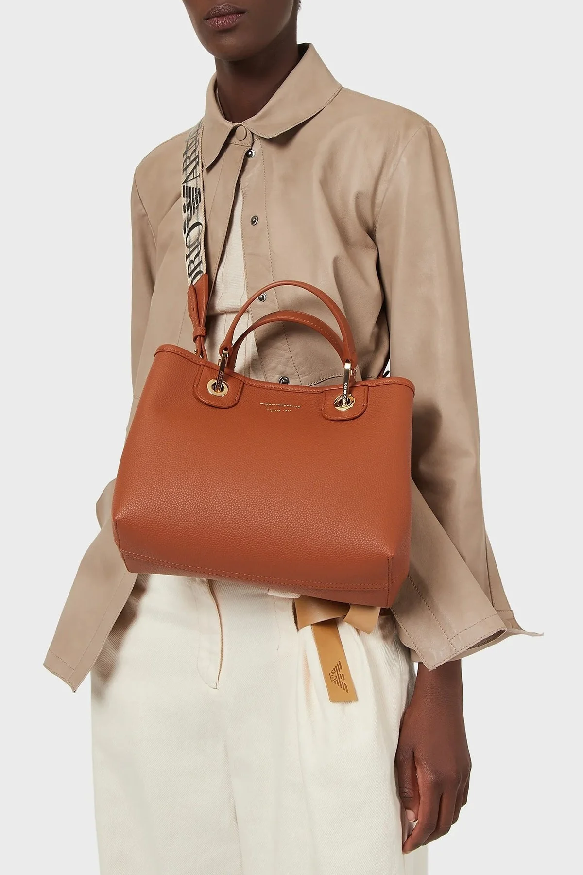 Emporio Armani Logolu Ayarlanabilir ve Çıkarılabilir Omuz Askılı Bayan Çanta Y3D166 YFO5B 85550 TABA - 2