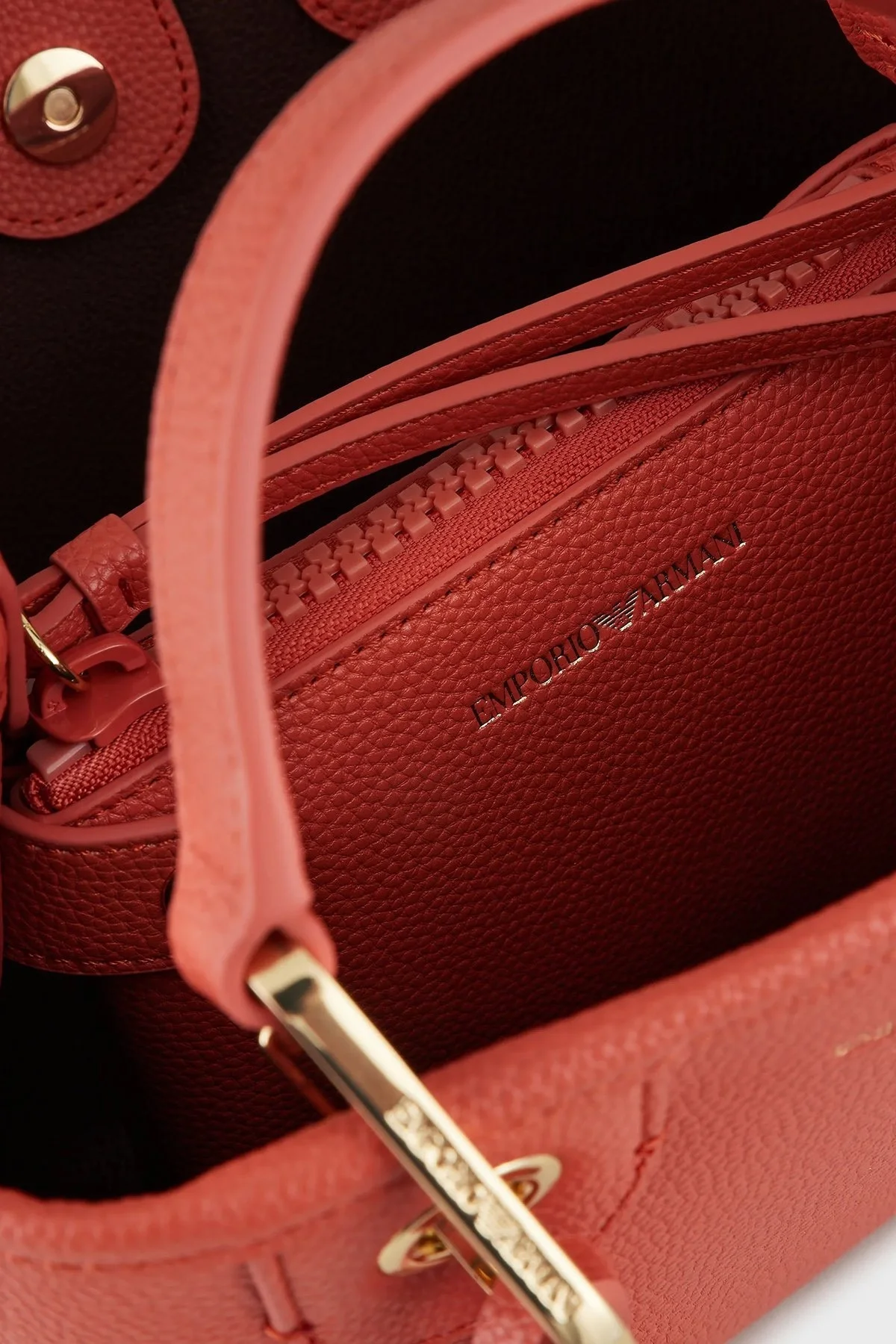 Emporio Armani Logolu Ayarlanabilir ve Çıkarılabilir Omuz Askılı Bayan Çanta Y3D166 YFO5B 89612 KİREMİT - 8