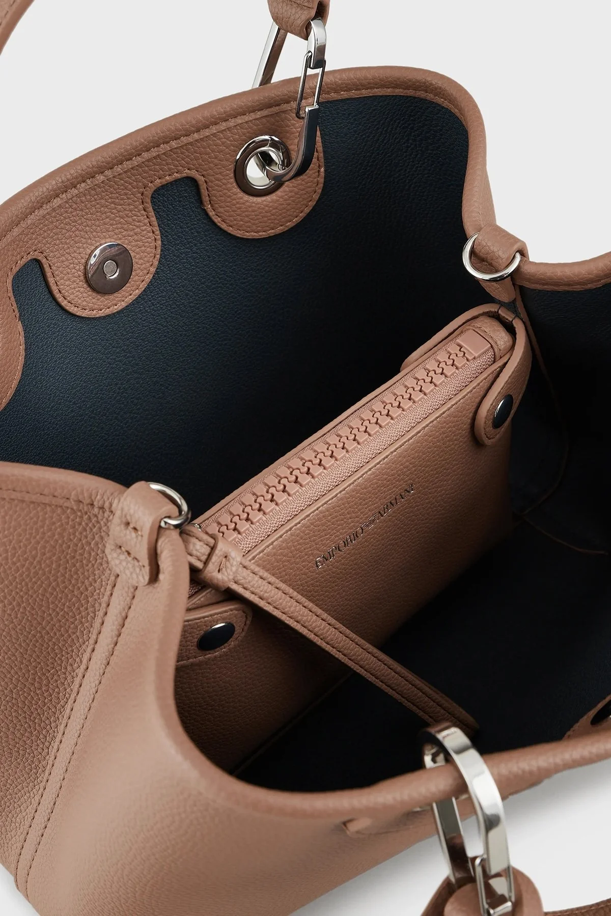 Emporio Armani Logolu Ayarlanabilir ve Çıkarılabilir Omuz Askılı Bayan Çanta Y3D166 YFO5E 89400 CAMEL - 4