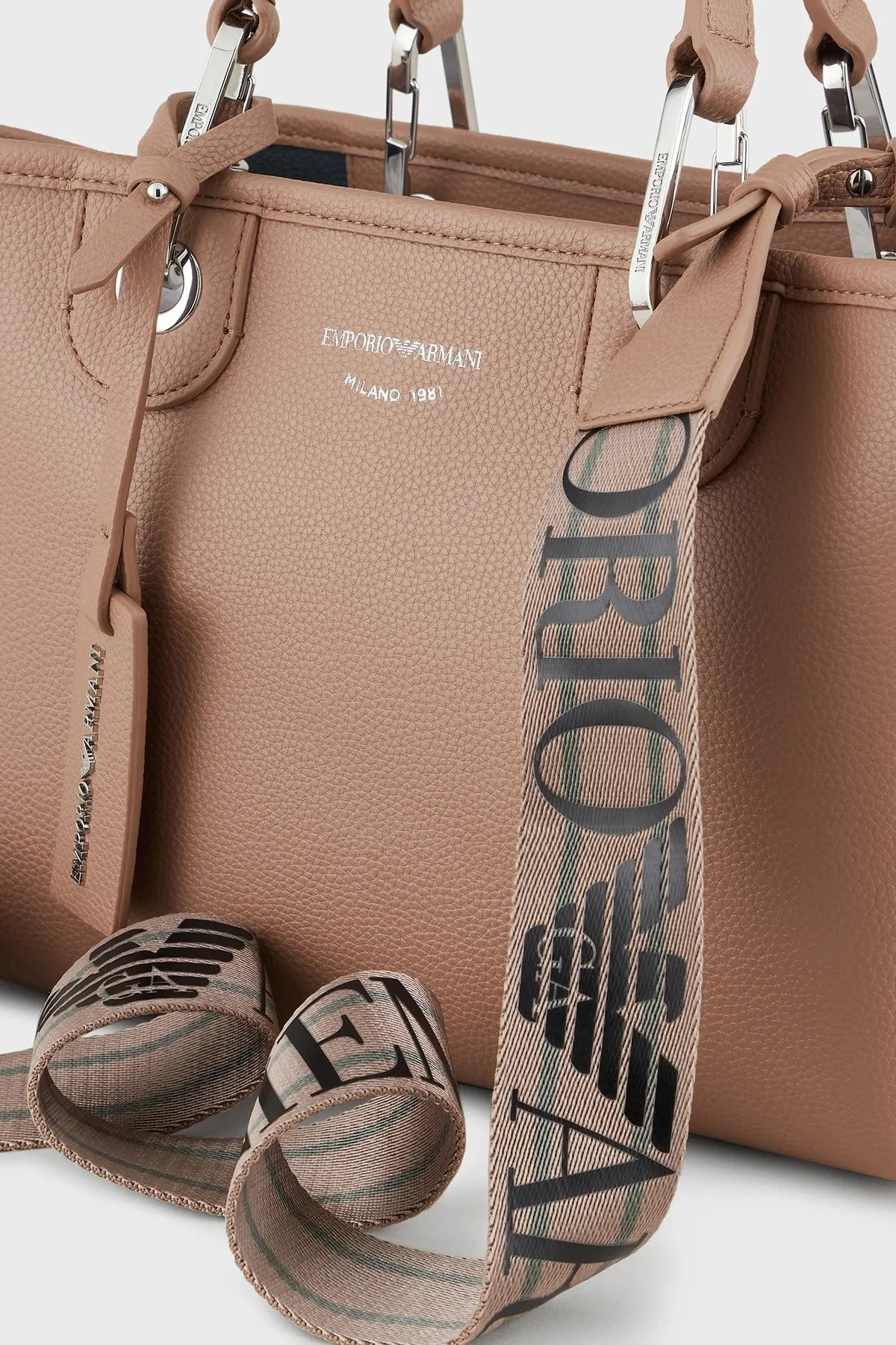 Emporio Armani Logolu Ayarlanabilir ve Çıkarılabilir Omuz Askılı Bayan Çanta Y3D166 YFO5E 89400 CAMEL - 5