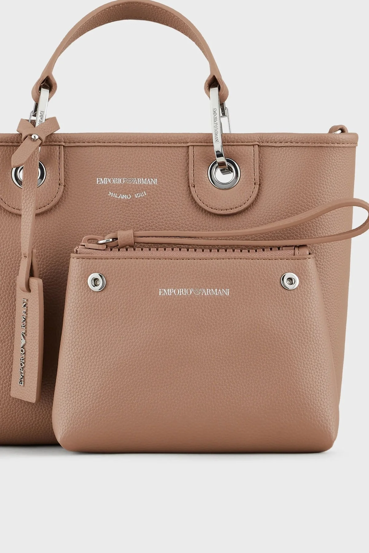 Emporio Armani Logolu Ayarlanabilir ve Çıkarılabilir Omuz Askılı Bayan Çanta Y3D166 YFO5E 89400 CAMEL - 6