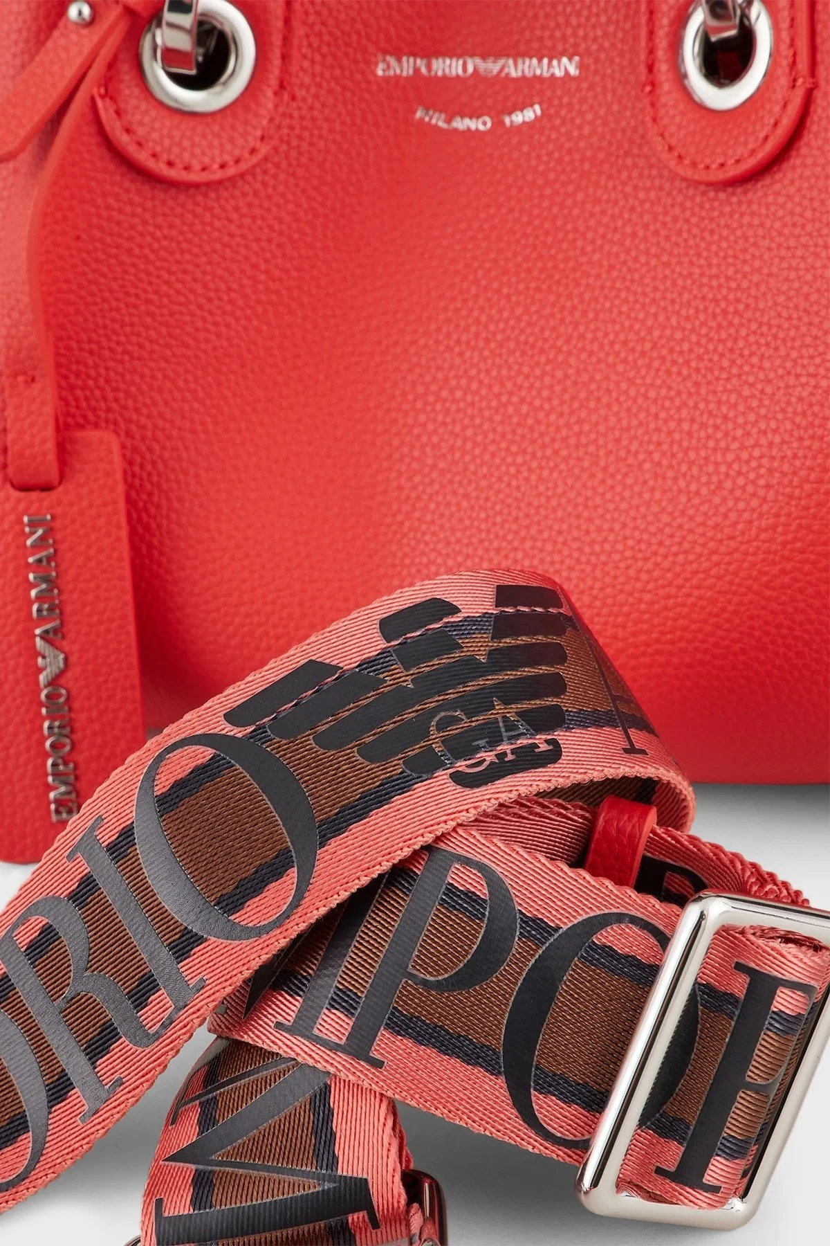 Emporio Armani Logolu Ayarlanabilir ve Çıkarılabilir Omuz Askılı Bayan Çanta Y3D176 YFO5E 87795 KIRMIZI - 3