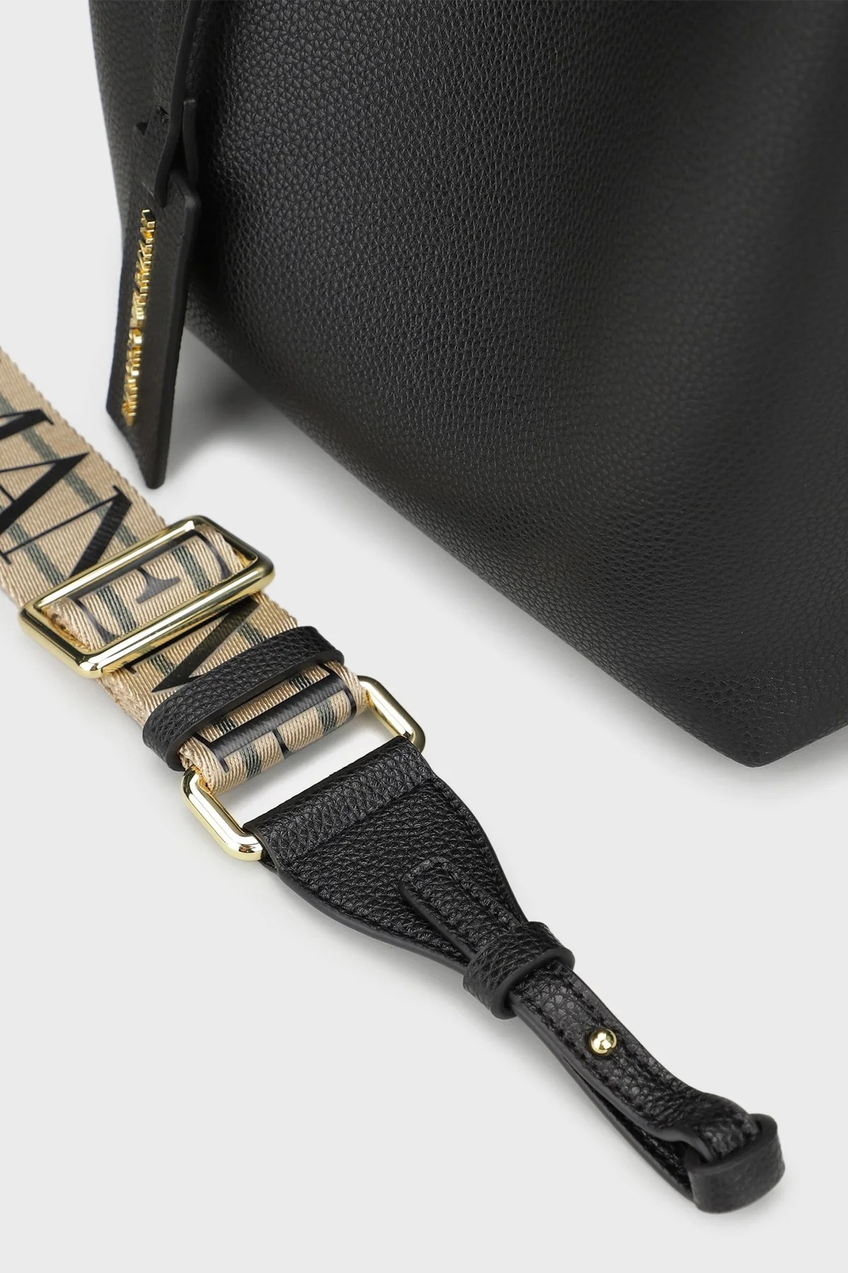 Emporio Armani Logolu Çıkarılabilir Askılı Kadın Çanta EW000362 AF12103 MC032 SİYAH-GOLD - 4
