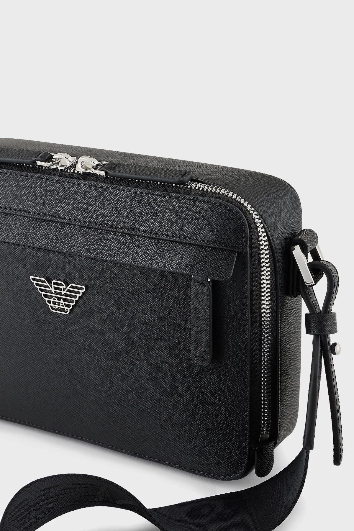 Emporio Armani Logolu Çıkarılabilir Askılı Erkek Çanta EM001186 AF13805 UC001 SİYAH - 5