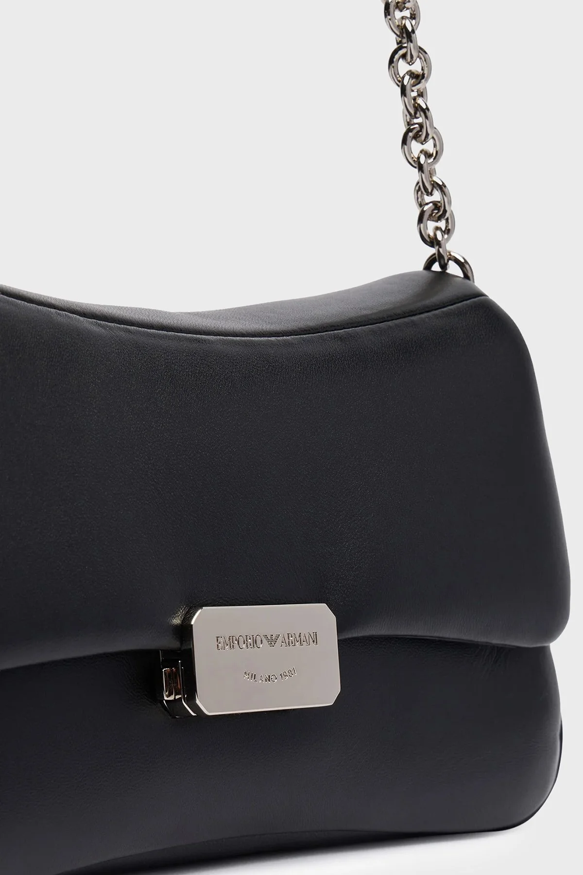 Emporio Armani Logolu Çıkarılabilir Askılı Kadın Çanta EW002644 AF32959 UC001 Siyah - 3